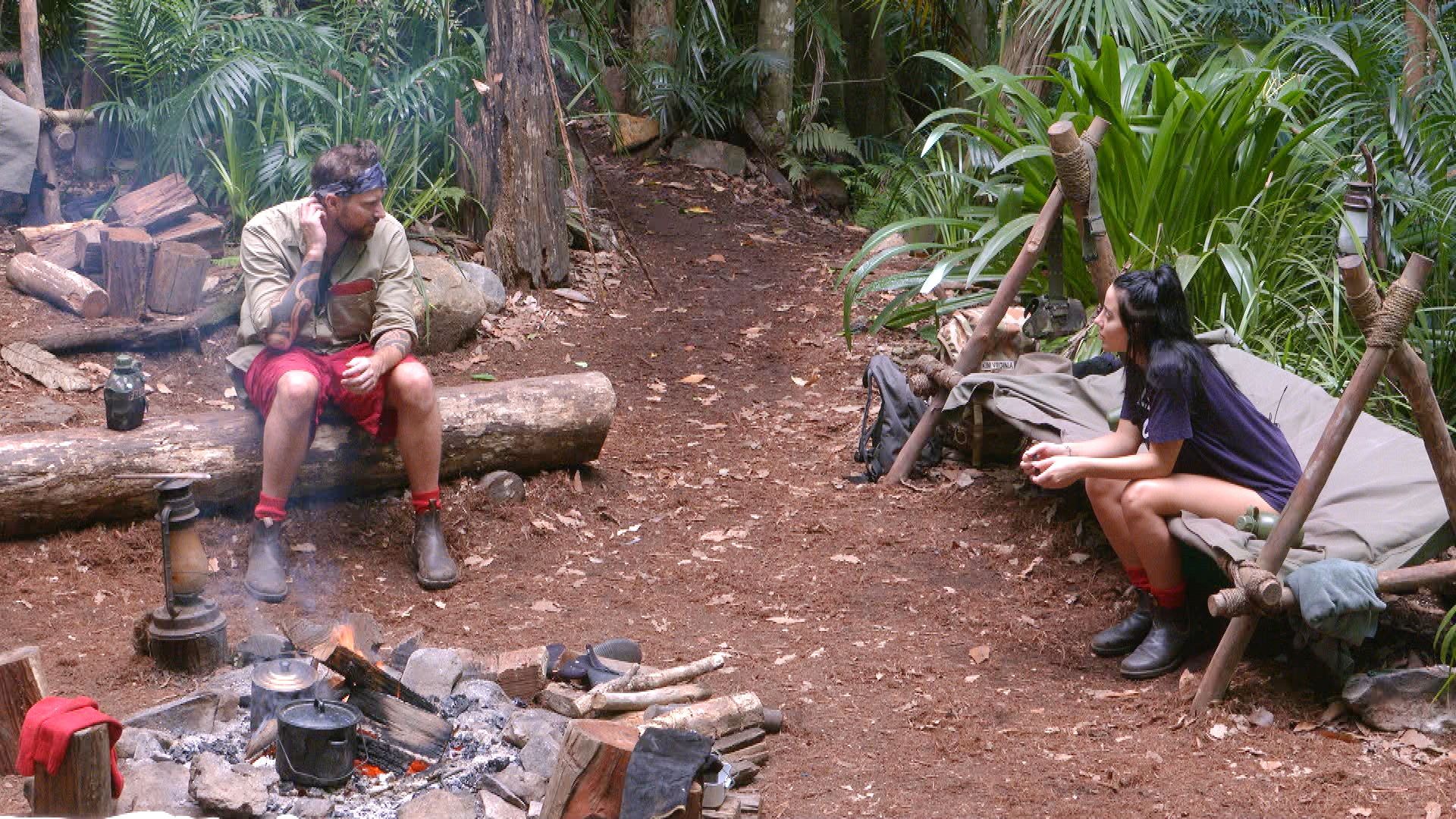 Tag 13 im Camp. Wer kommt ins Finale? Felix von Jascheroff hat da eine ganz klare Meinung: Tim nicht! Leyla Lahouar steigt in das Lästern ein. Tag 13 im Camp. Wer kommt ins Finale? Felix von Jascheroff hat da eine ganz klare Meinung: Tim nicht! Leyla Lahouar steigt in das Lästern ein.