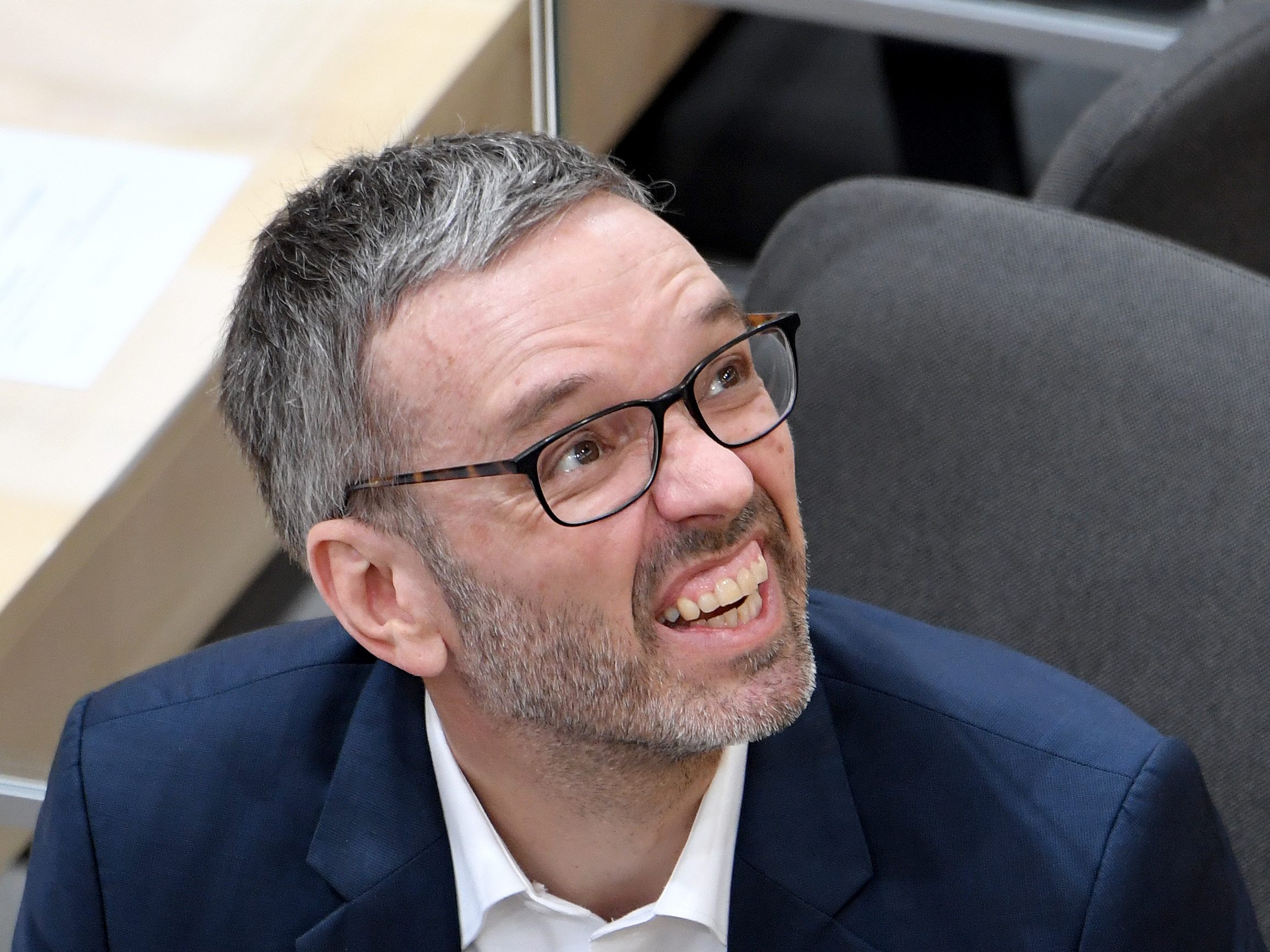 Kickl bestellte vier Luxus-Kugelschreiber um 803 Euro. Kickl bestellte vier Luxus-Kugelschreiber um 803 Euro.