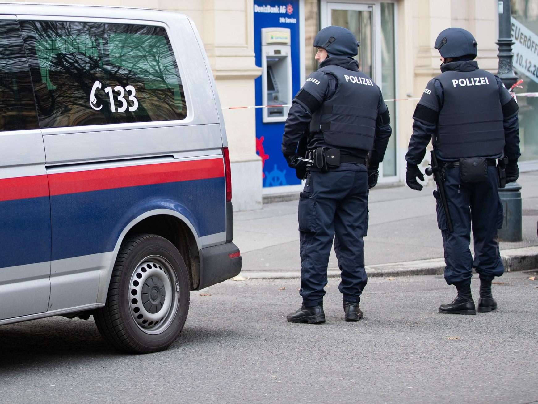 Polizeieinsatz in Wien-Penzing. Polizeieinsatz in Wien-Penzing.