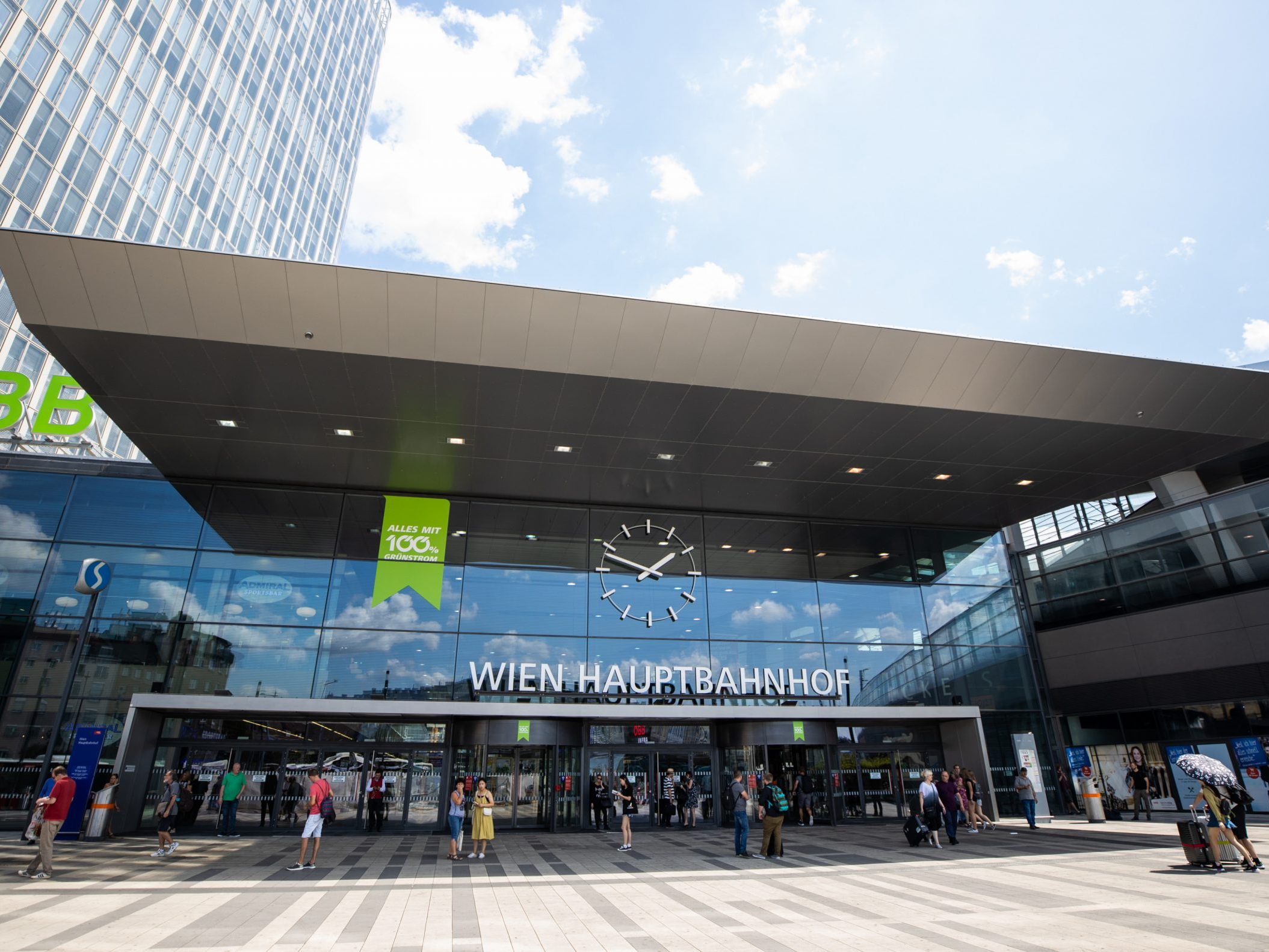 Ein 33-Jähriger stahl am Wiener Hauptbahnhof einen Koffer aus einem Zug. Ein 33-Jähriger stahl am Wiener Hauptbahnhof einen Koffer aus einem Zug.