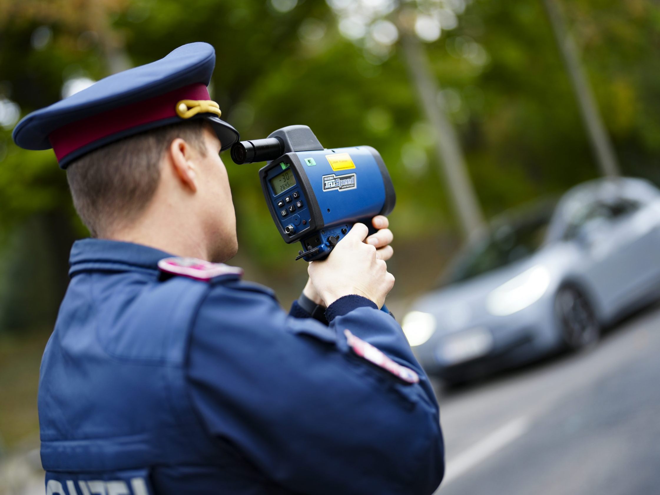 Die Polizei ertappte den Lenker mit 100 km/h.