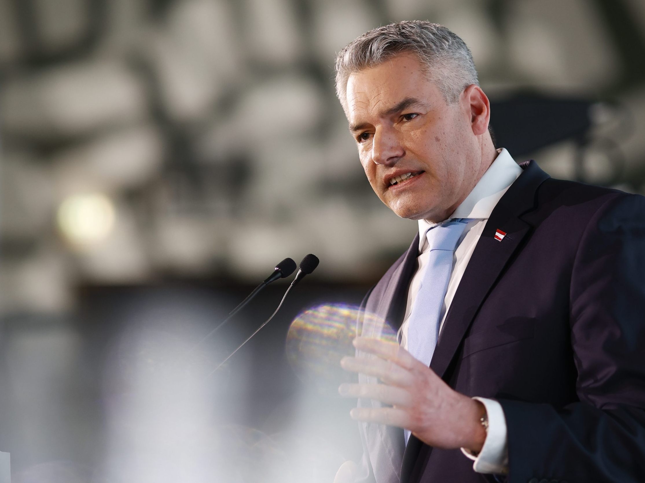 Die ÖVP will das Arbeitslosengeld kürzen.