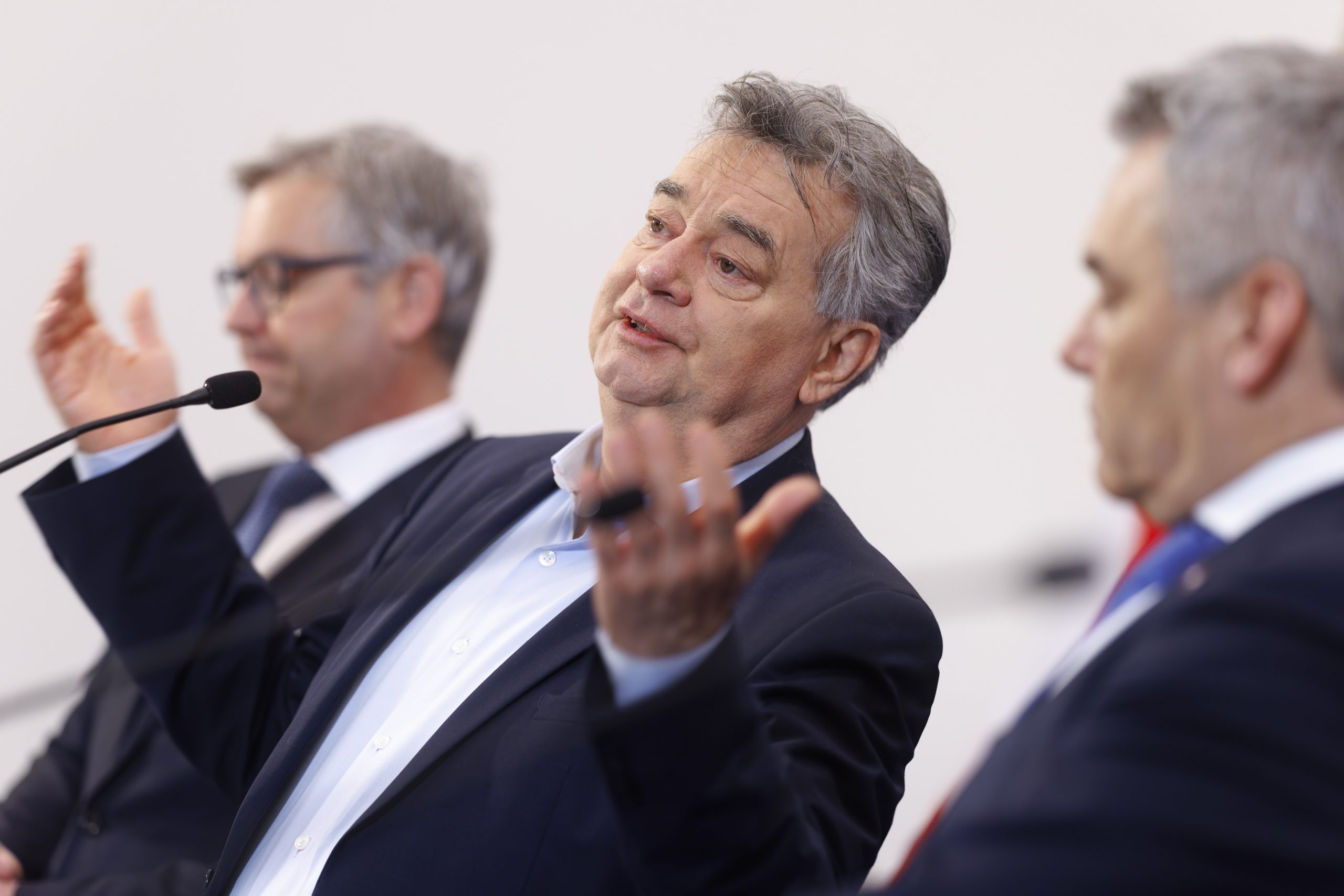 "das ist ein eklatanter Fall für diesen Bedarf - das ist noch diplomatisch ausgedrückt." "das ist ein eklatanter Fall für diesen Bedarf - das ist noch diplomatisch ausgedrückt."