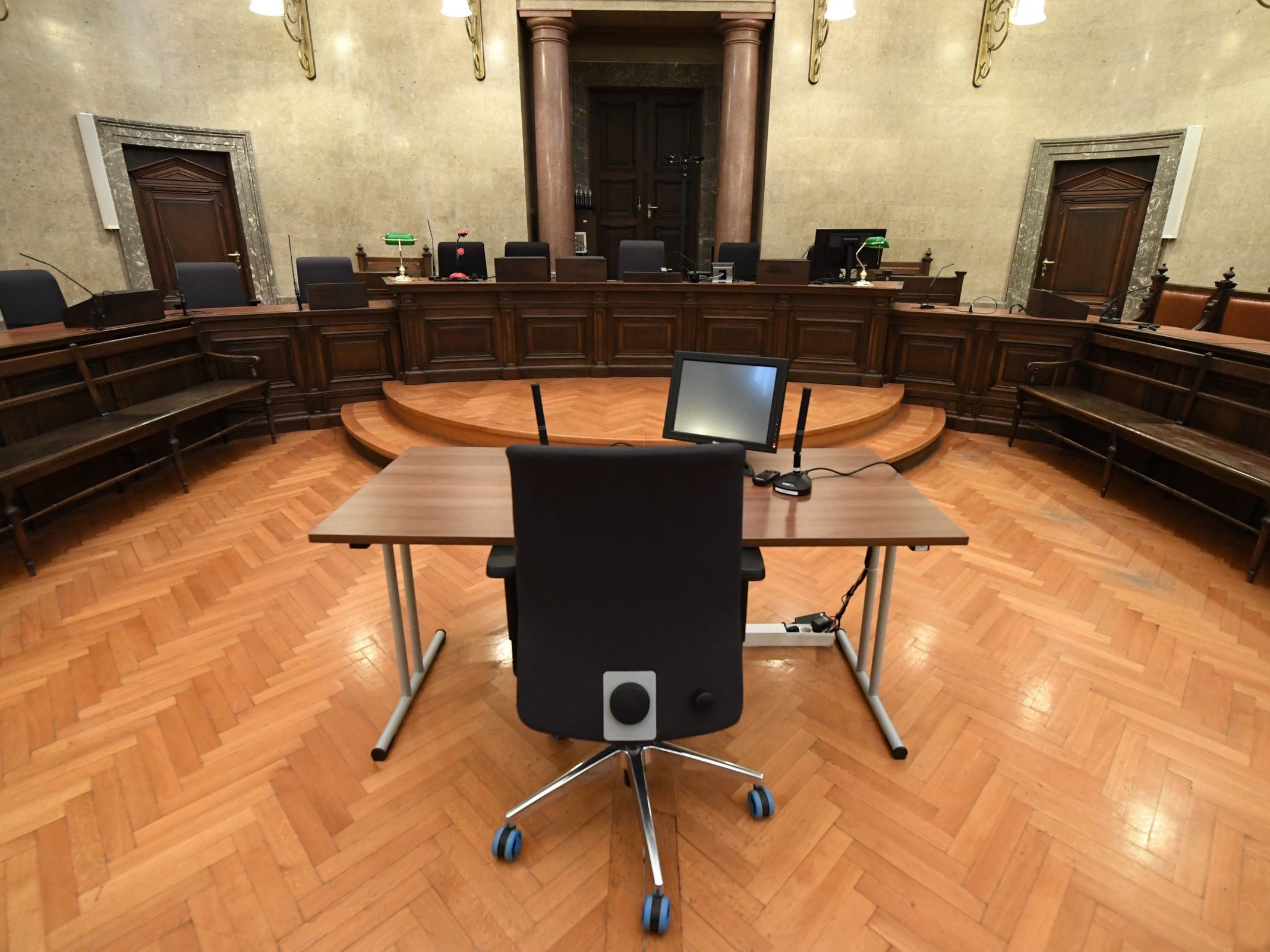 Der Angeklagte wurde zu drei Jahren teilbedingt verurteilt.