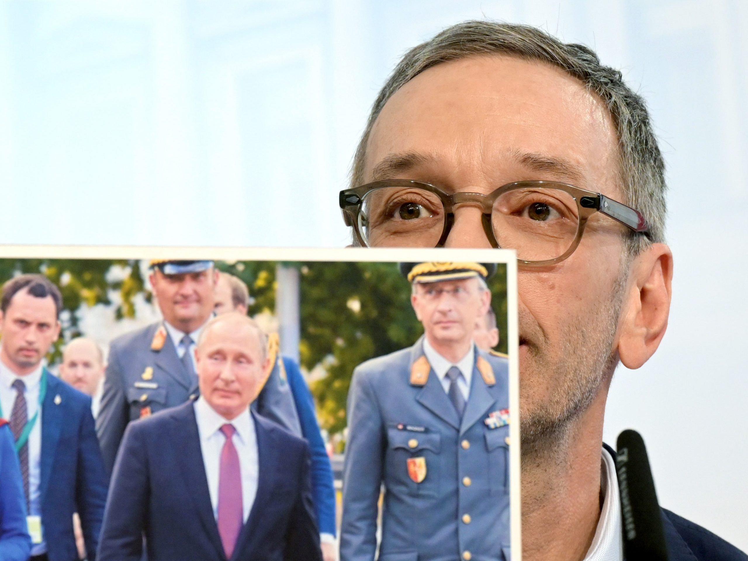 Kickl möchte die Perspektive auf einen Waffenstillstand richten.
