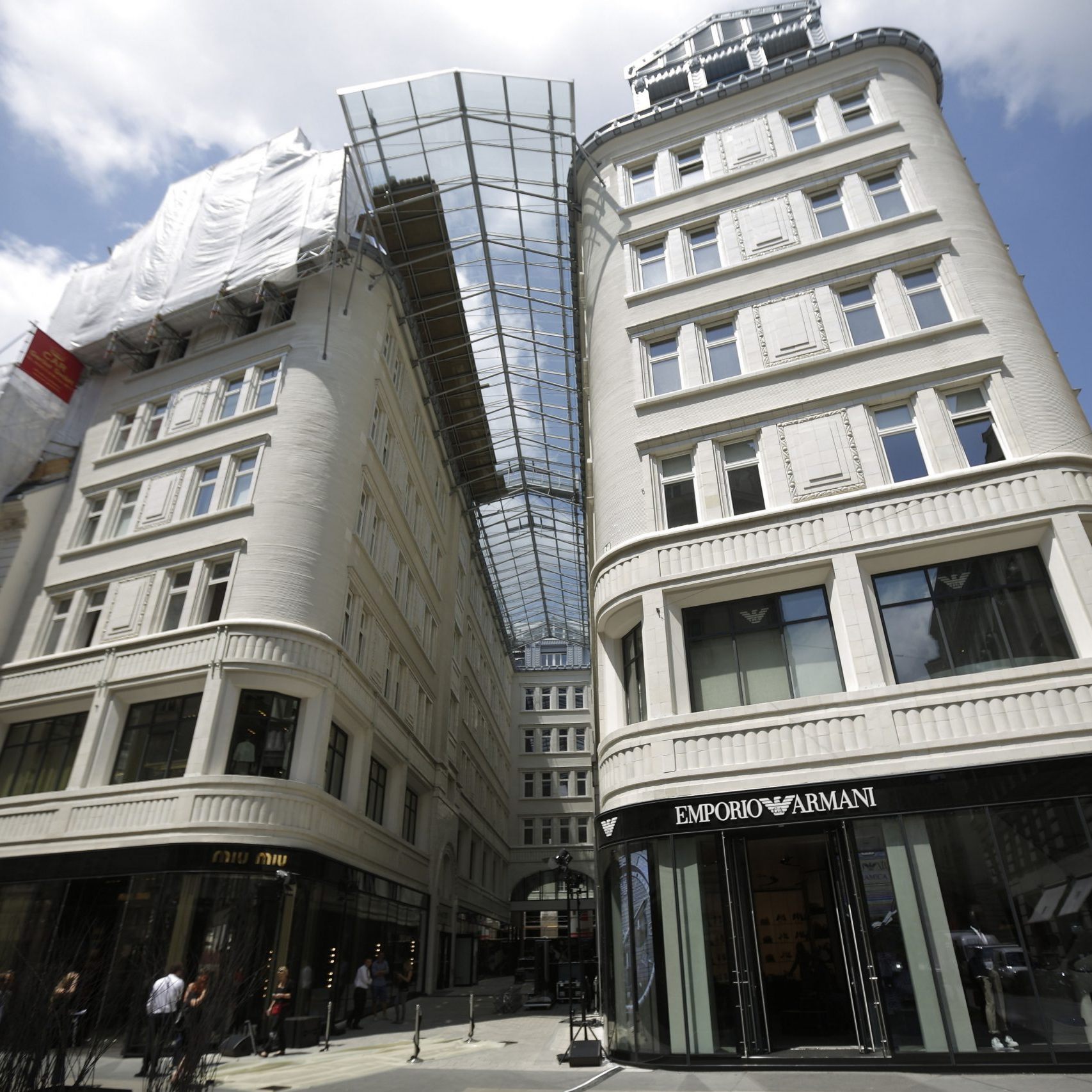 Signa Prime startet den Verkauf von Luxusimmobilien in Wien, darunter auch das Goldene Quartier.