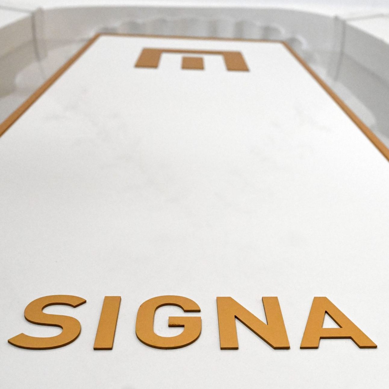 Geldflüsse bei der Signa werfen weiter Fragen auf,