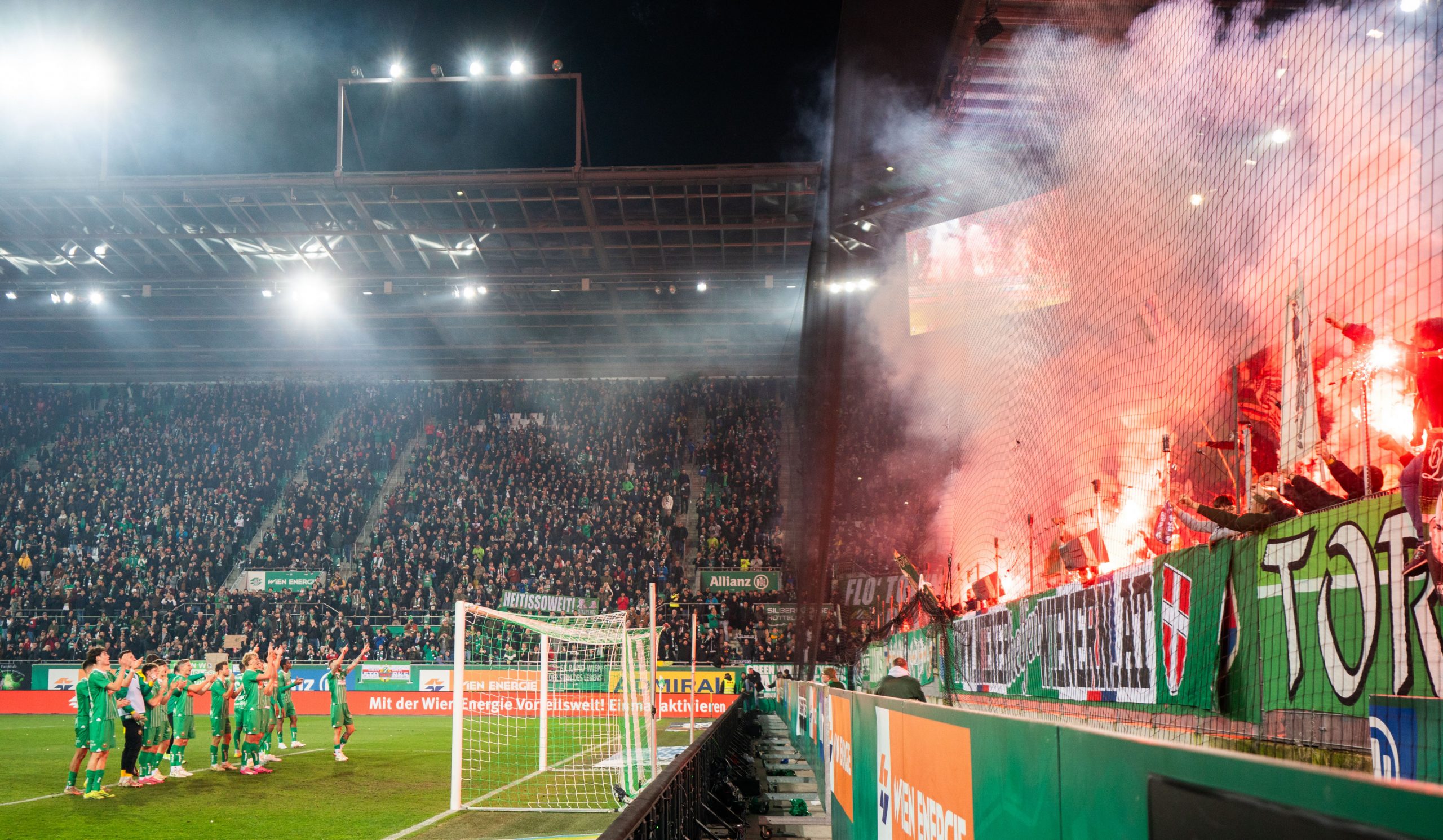 Die Äußerungen, die in den letzten Tagen von einzelnen Rapid-Spielern und Funktionären bekannt geworden sind, passen damit nicht zusammen und entsprechen nicht unseren Werten." Die Äußerungen, die in den letzten Tagen von einzelnen Rapid-Spielern und Funktionären bekannt geworden sind, passen damit nicht zusammen und entsprechen nicht unseren Werten."