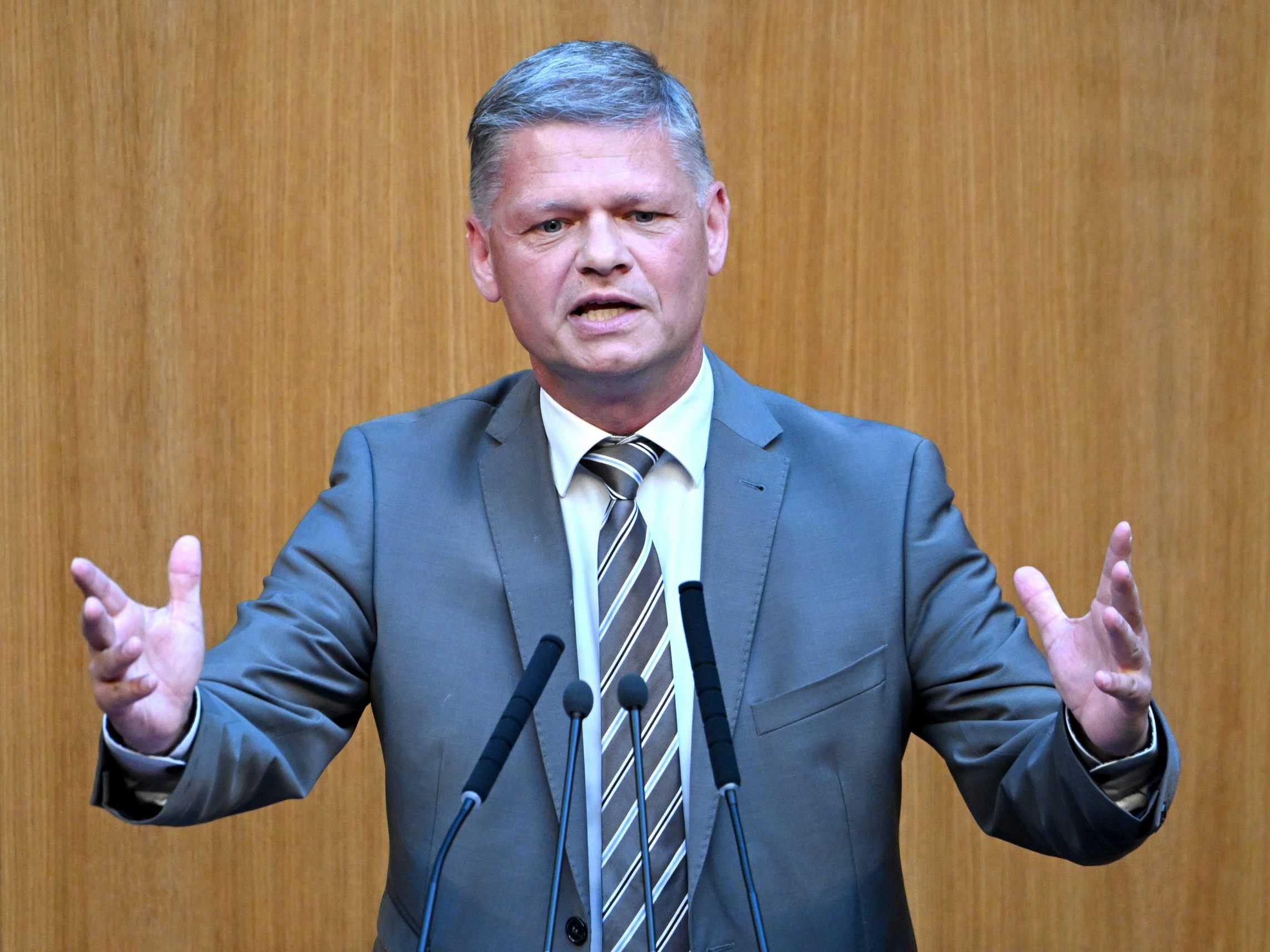 Hanger kritisiert die Staatsanwaltschaft.