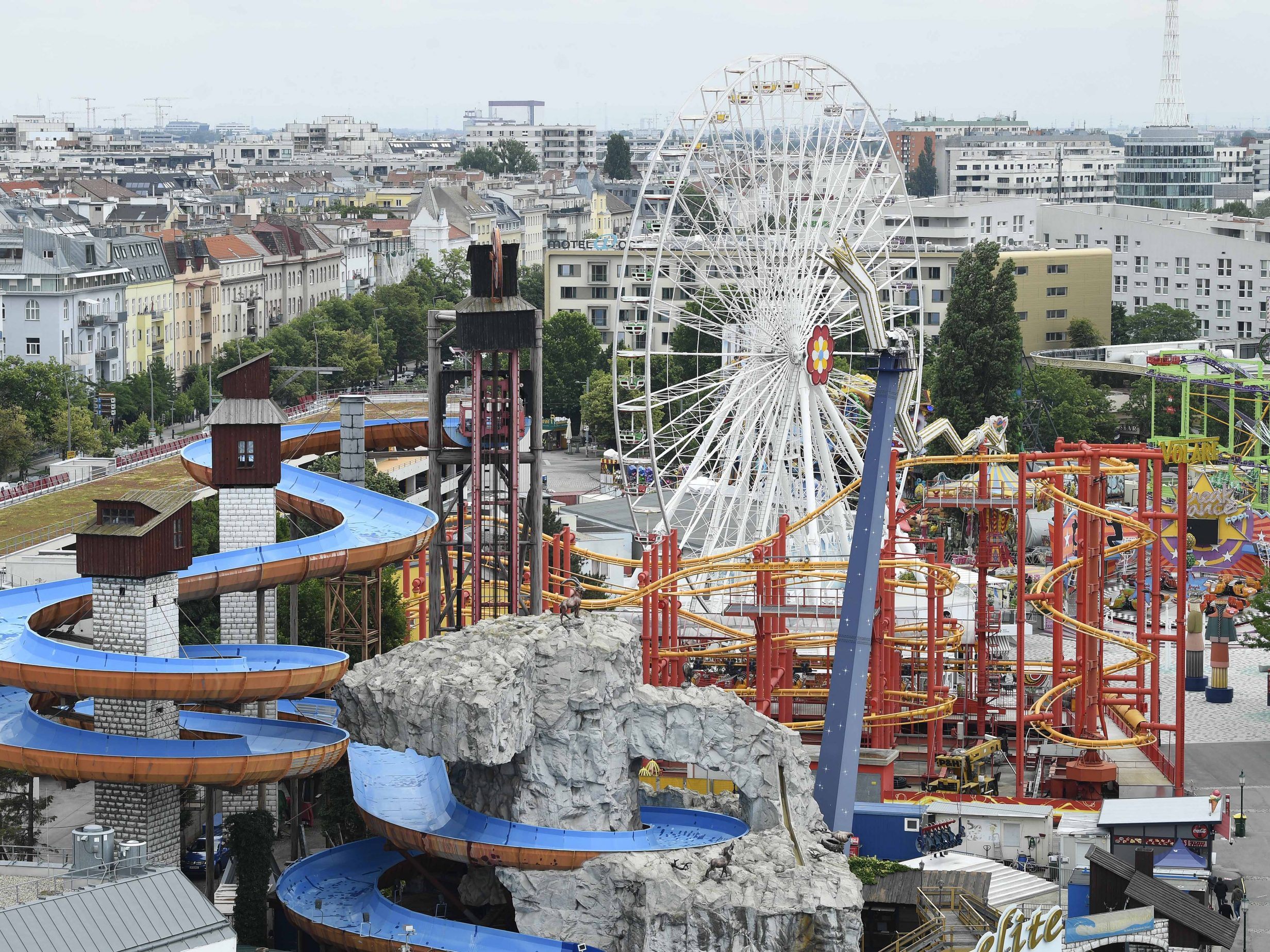 Arbeitskräftemangel macht vor Wurstelprater in Wien nicht Halt. Arbeitskräftemangel macht vor Wurstelprater in Wien nicht Halt.