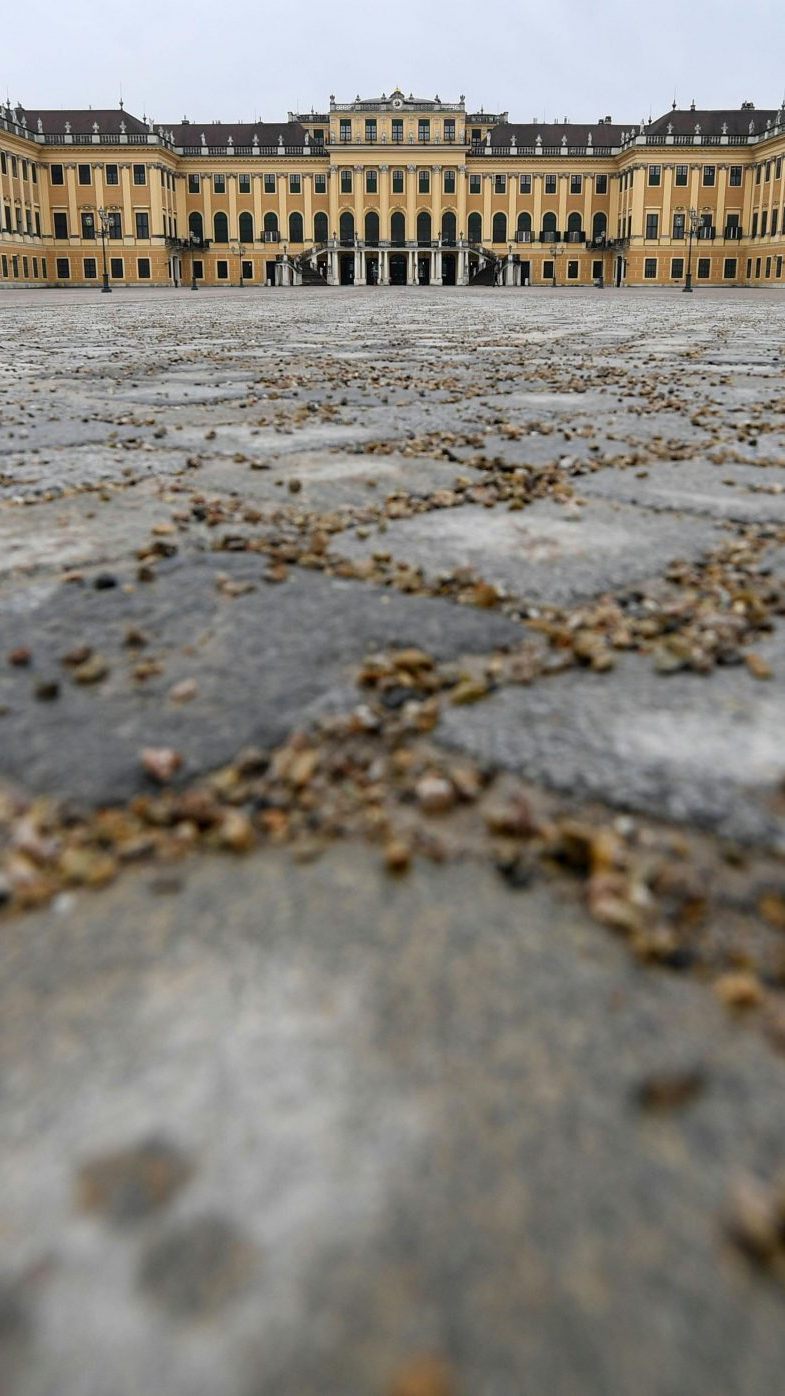 Kraftwerk gibt es im Sommer vor dem Schloss Schönbrunn in Wien.