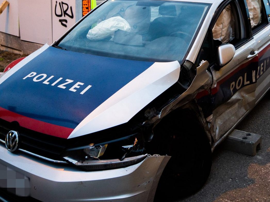 Alle am Unfall beteiligten Personen wurden ins Spital gebracht. Alle am Unfall beteiligten Personen wurden ins Spital gebracht.