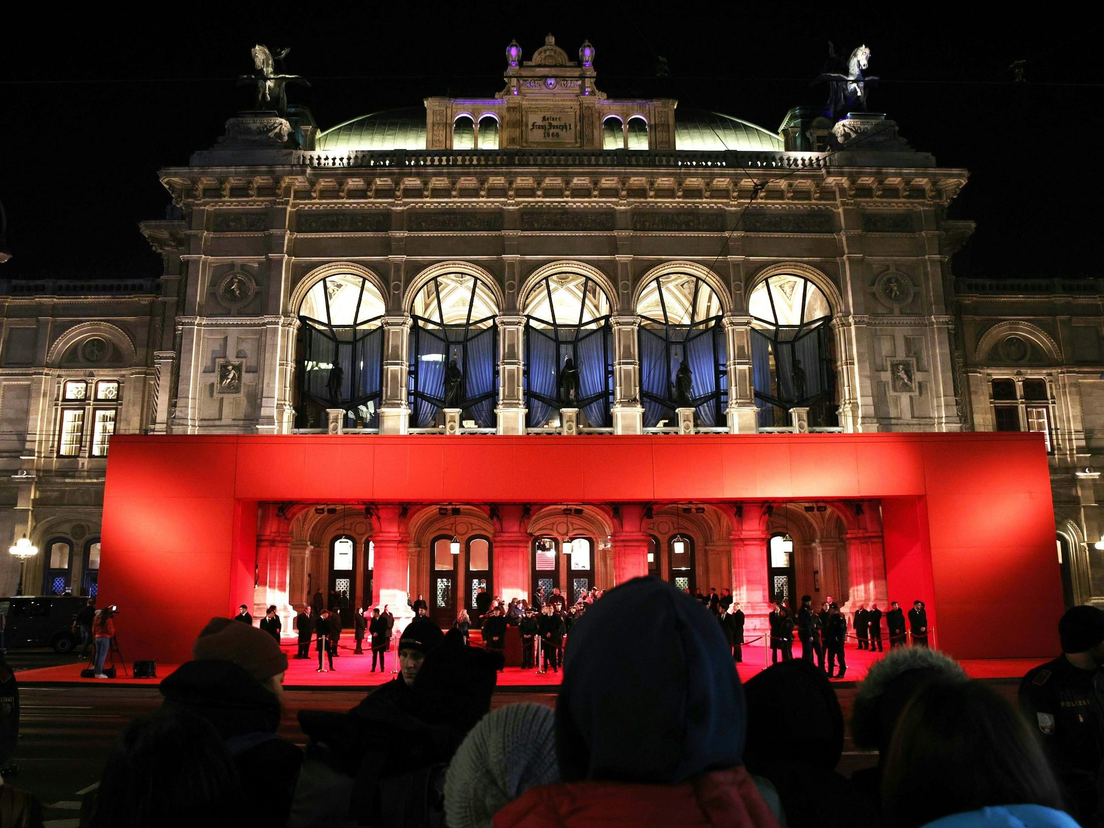 Alle Zahlen zum diesjährigen Wiener Opernball. Alle Zahlen zum diesjährigen Wiener Opernball.