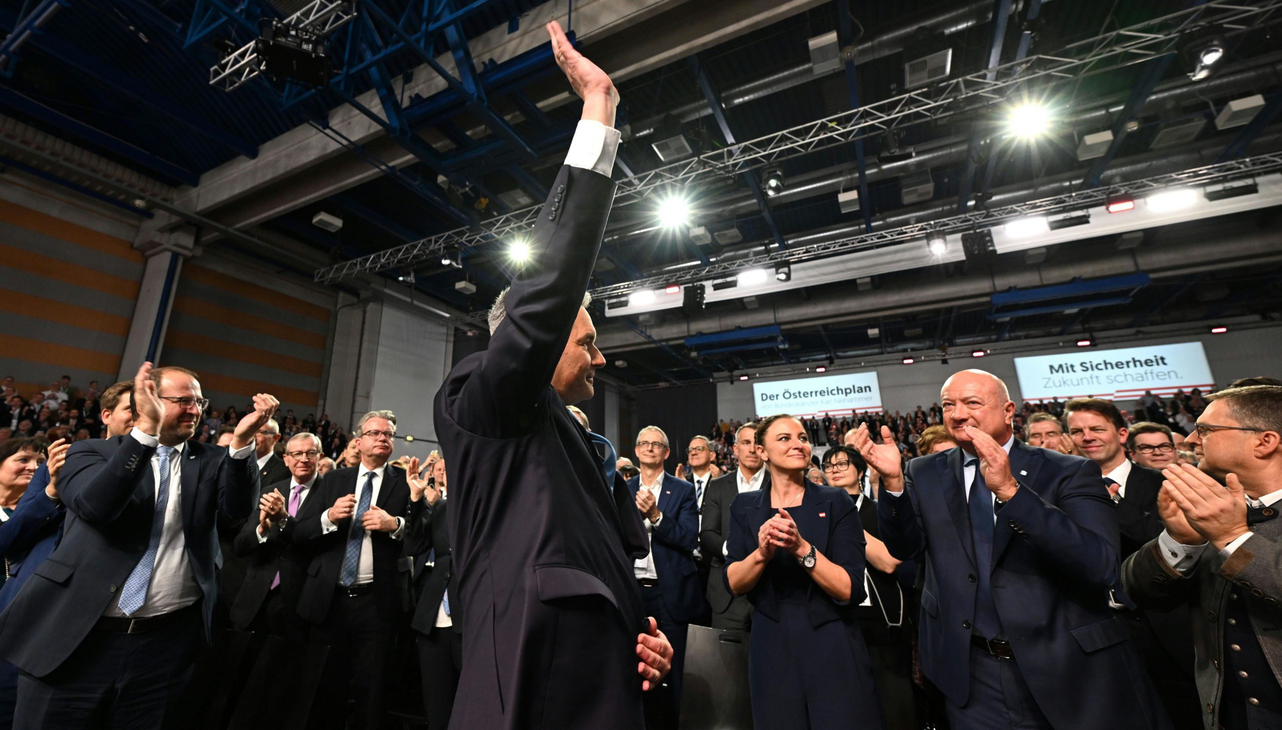 Bundeskanzler und ÖVP-Bundesparteiobmann Karl Nehammer am Freitag, 26. Jänner 2024, im Rahmen der ÖVP-Präsentation des "Österreichplans" in Wels. Bundeskanzler und ÖVP-Bundesparteiobmann Karl Nehammer am Freitag, 26. Jänner 2024, im Rahmen der ÖVP-Präsentation des "Österreichplans" in Wels.