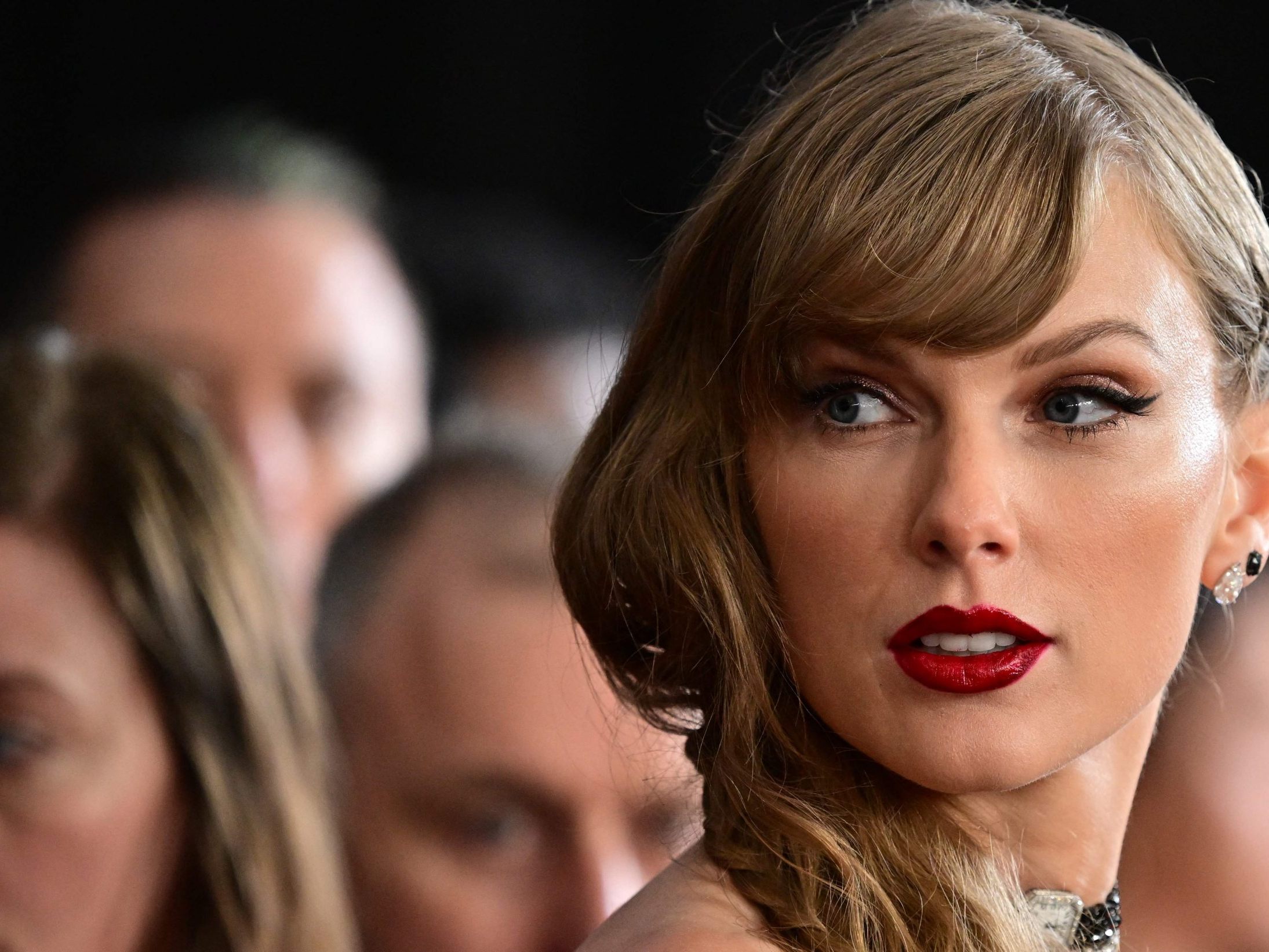 Taylor Swift schreibt bei der Grammy-Verleihung Geschichte. Taylor Swift schreibt bei der Grammy-Verleihung Geschichte.
