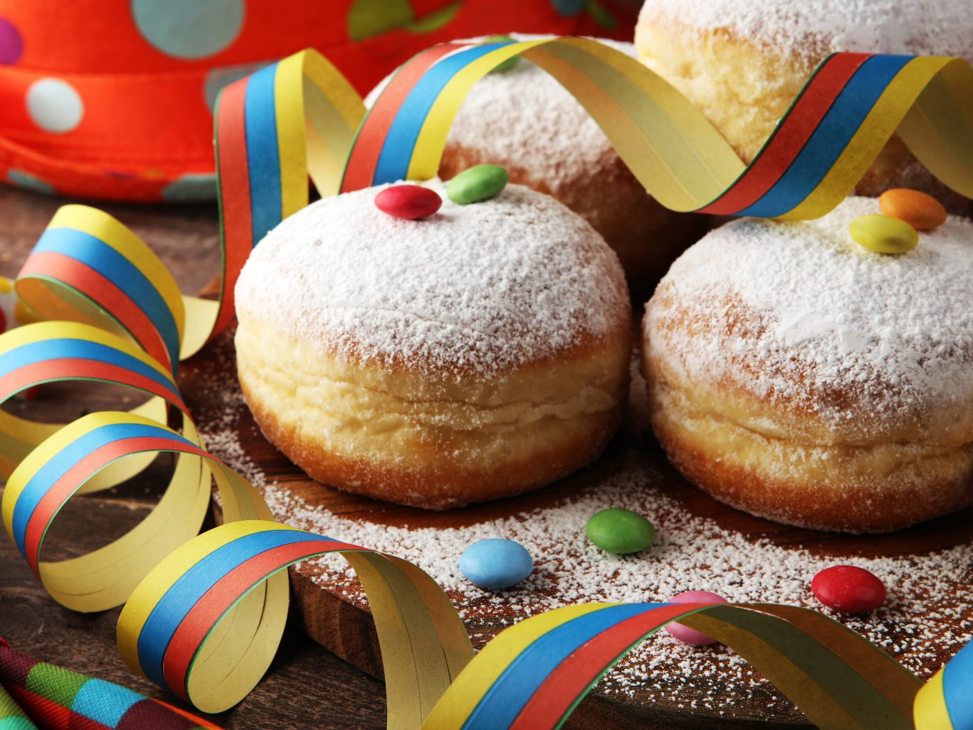 Käfighaltung ist bei Krapfen im Supermarkt leider nicht ausgeschlossen. Käfighaltung ist bei Krapfen im Supermarkt leider nicht ausgeschlossen.
