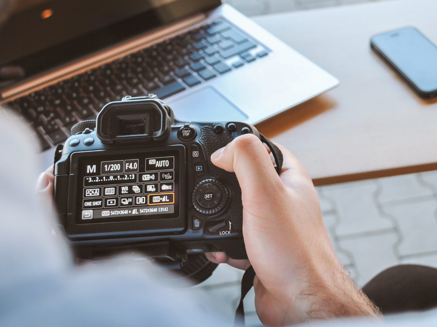 Ein Wiener Fotograf will ein Zeichen für den Frieden setzen.