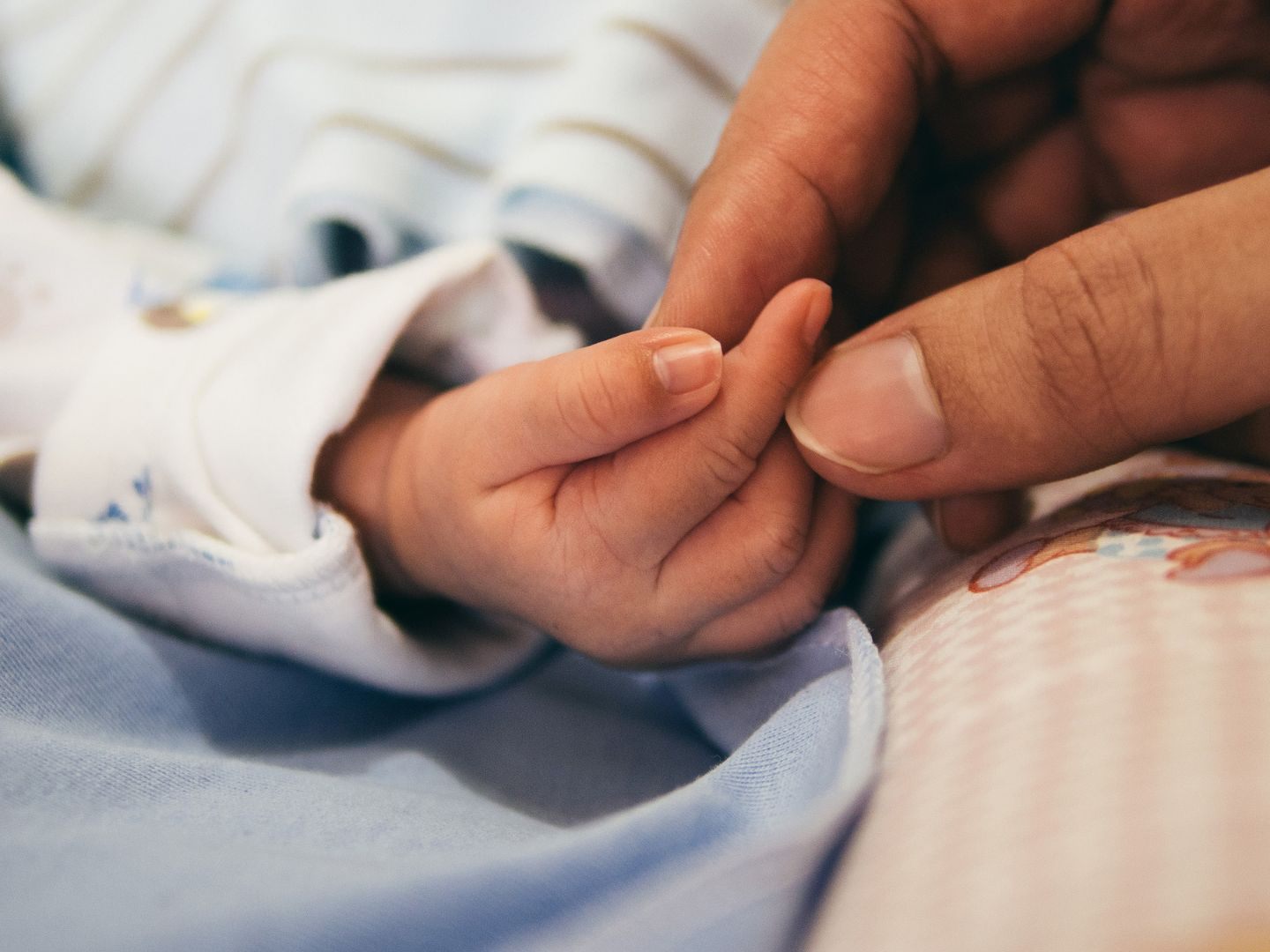 Wer dem Baby die tödlichen Verletzungen zugefügt hat ist Gegenstand von Ermittlungen. Wer dem Baby die tödlichen Verletzungen zugefügt hat ist Gegenstand von Ermittlungen.