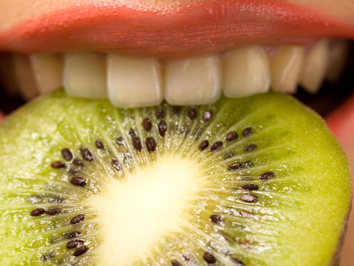 Regelmäßiger Kiwi-Konsum führt innerhalb weniger Tage zu besserer Laune.