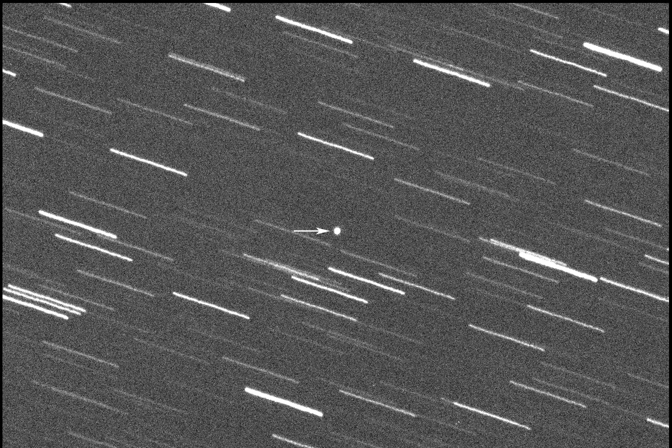 Astronomen sagen, dass ein Asteroid von der Größe eines Wolkenkratzers innerhalb von 1,7 Millionen Kilometern vorbeifliegen wird Meilen der Erde am Freitag. Es besteht keine Chance, dass es uns trifft, da es die siebenfache Entfernung von der Erde zum Mond zurücklegen wird. Astronomen sagen, dass ein Asteroid von der Größe eines Wolkenkratzers innerhalb von 1,7 Millionen Kilometern vorbeifliegen wird Meilen der Erde am Freitag. Es besteht keine Chance, dass es uns trifft, da es die siebenfache Entfernung von der Erde zum Mond zurücklegen wird.