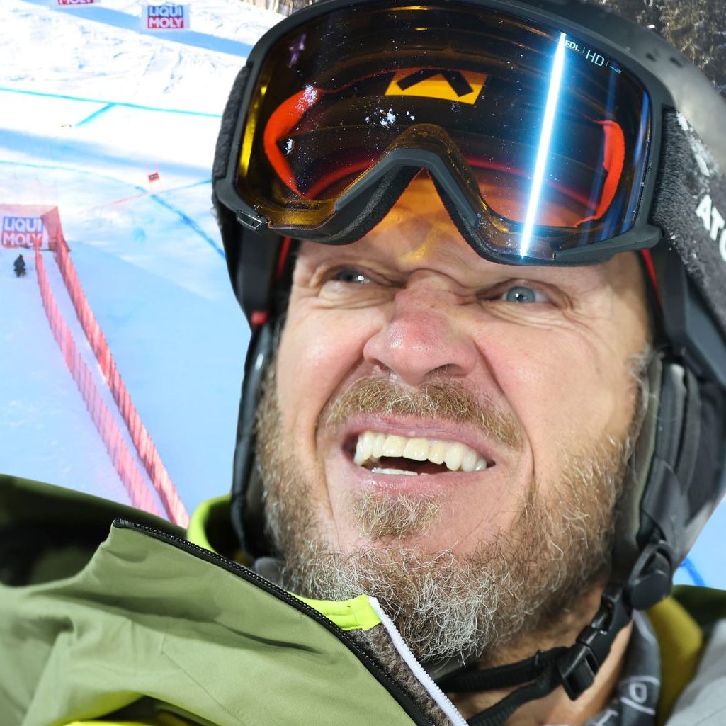 Die Ski-Legende Hermann Maier äußerte bei ServusTV scharfe Kritik an der Organisation des Ski-Weltcups und den steigenden Verletzungszahlen.
