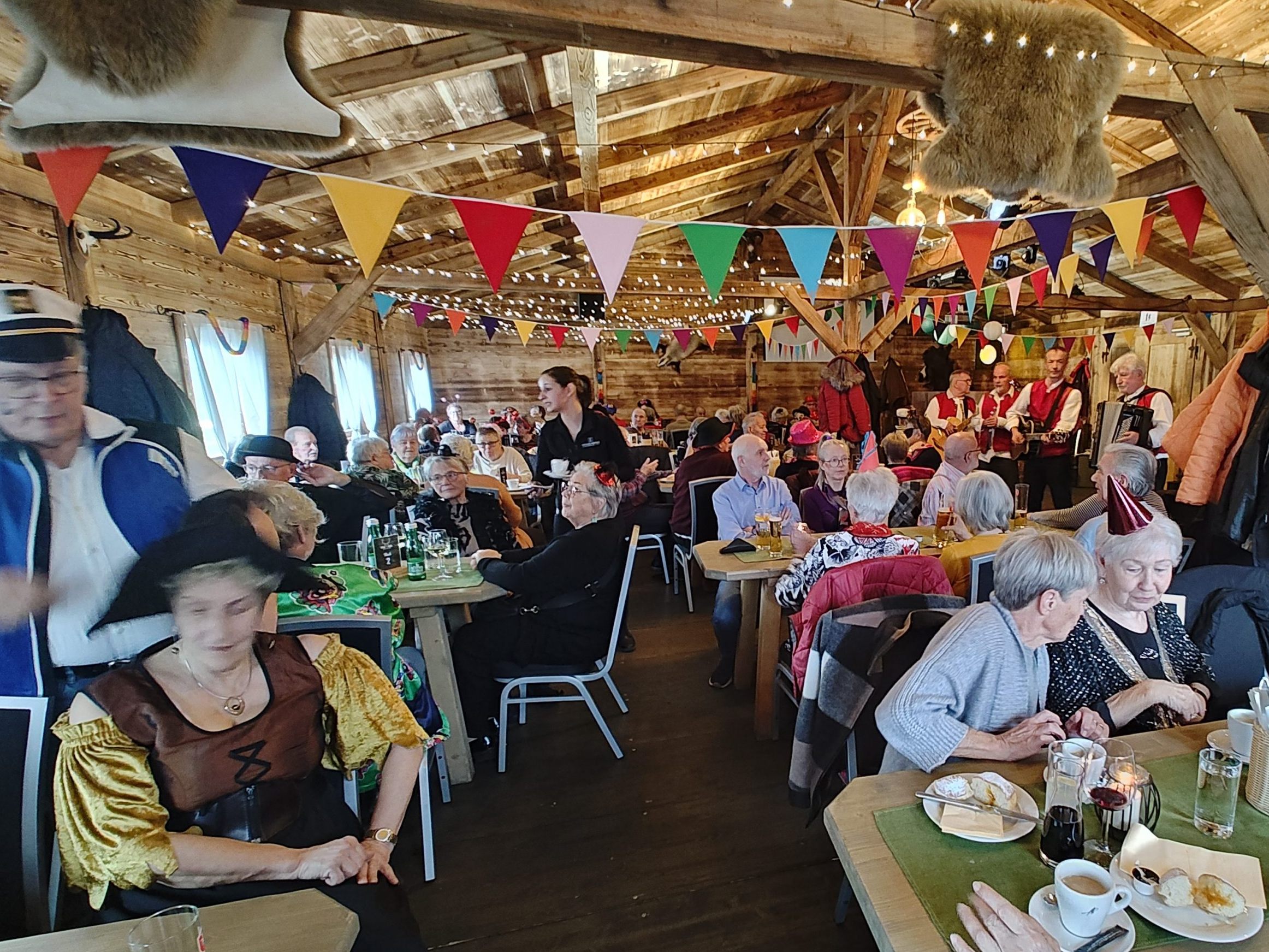 Beste Stimmung in der Wildhütte Rheinauen.