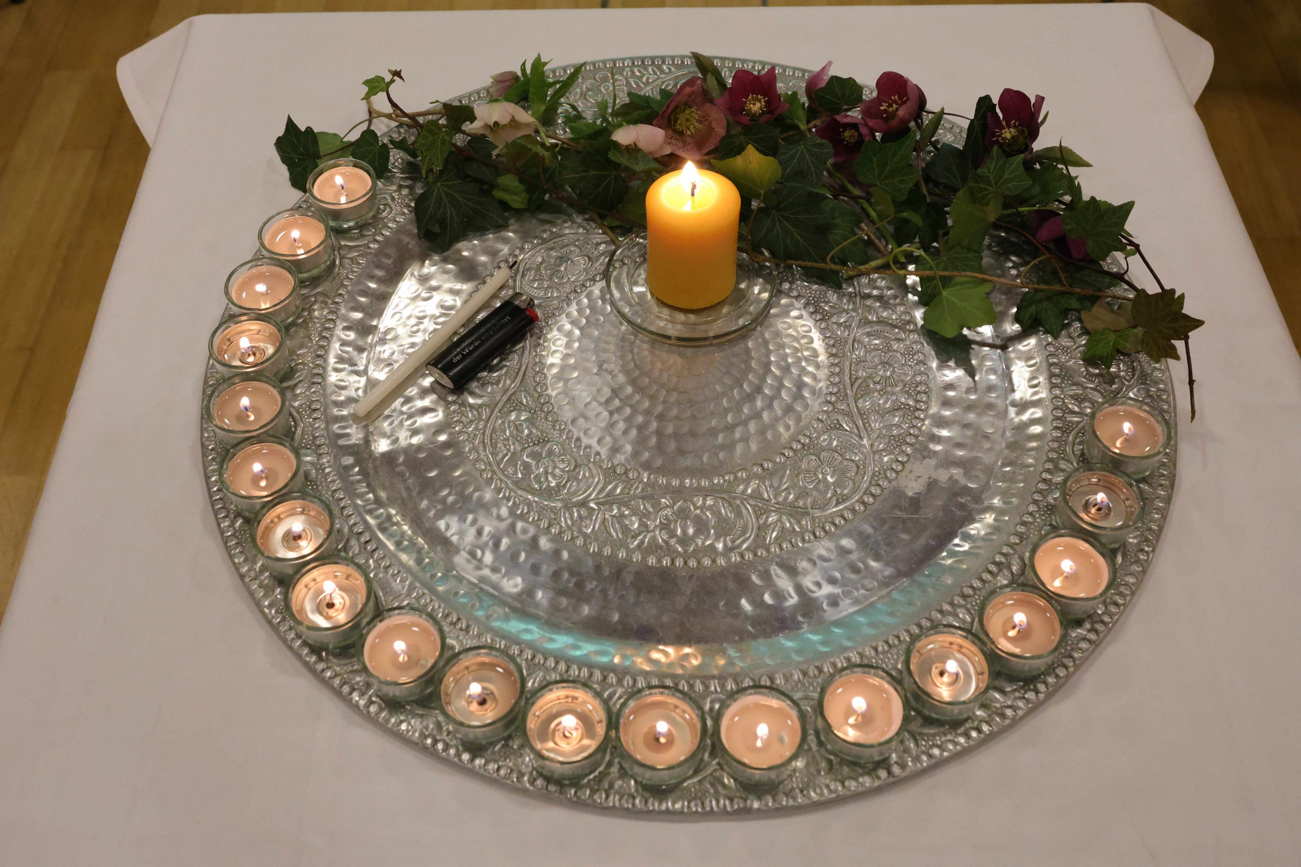 Jedes Mitglied, das seit der letzten Mitgliederversammlung verstorben ist, wurde zu Beginn namentlich genannt und mit einer brennenden Kerze gewürdigt.