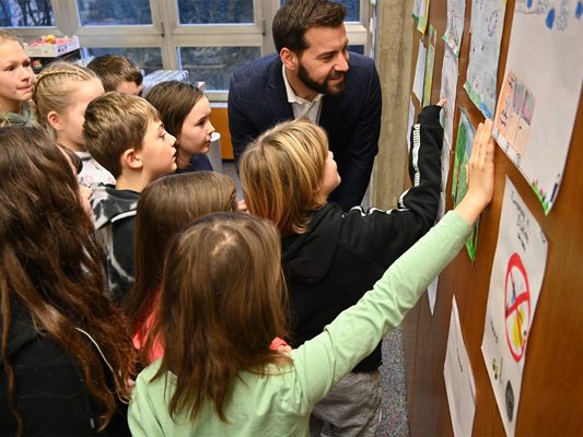 Bei der Kinderkonferenz in der Stadt Bludenz haben die Kinder für einen Tag das Wort
