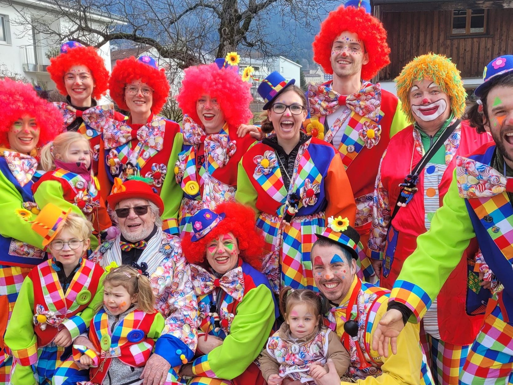 Dabei sein und mitmachen lautete die Devise für Jung und Alt beim großen internationalen Faschingsumzug in Lochau. Ein tolles Fest für die vielen jungen Mäschgerle und Maschgara. Ore, Ore!