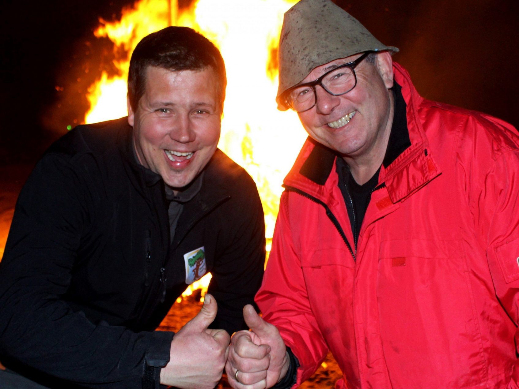 Der Bäumler Funkenmeister Peter Lerchenmüller und Alt-Funkenmeister „Feuerwerker“ Dietmar Heiß laden zum „Bömmler Funken am See“. Der Bäumler Funkenmeister Peter Lerchenmüller und Alt-Funkenmeister „Feuerwerker“ Dietmar Heiß laden zum „Bömmler Funken am See“.