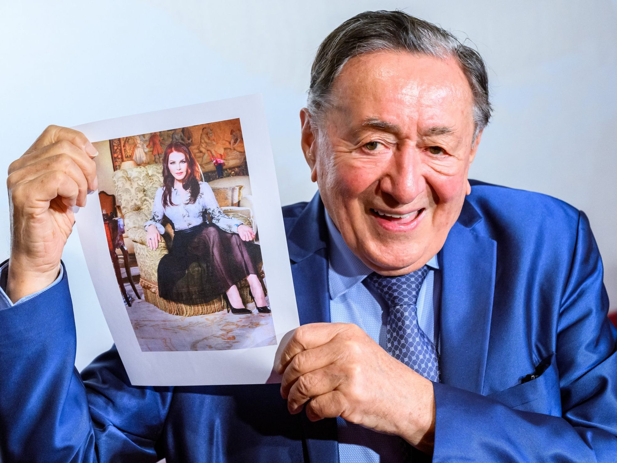 Richard Lugner präsentiert am Mittwoch seinen Opernball-Stargast Priscilla Presley nicht nur als Foto.