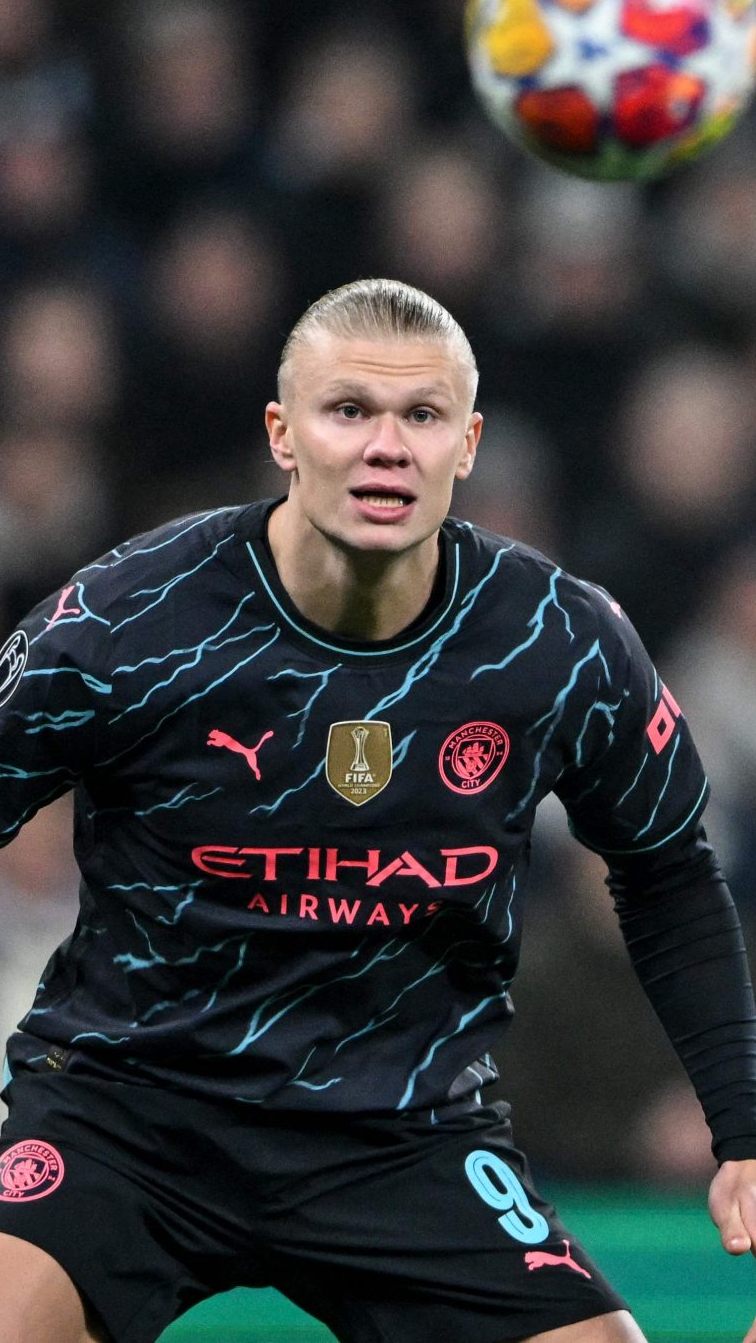 Erling Haaland (l.) soll Man City wider zum CL-Titel schießen.