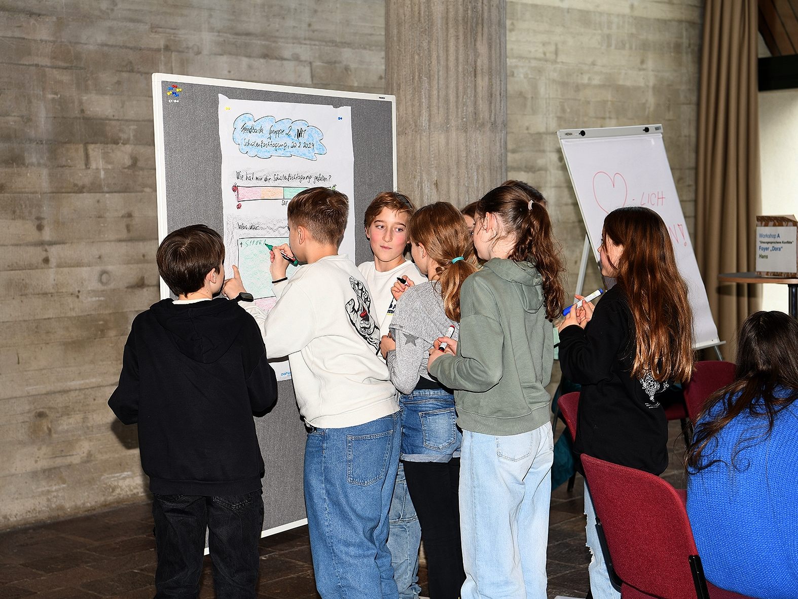 Die Jugendlichen setzten sich engagiert mit den verschiedenen Workshop-Themen auseinander.
