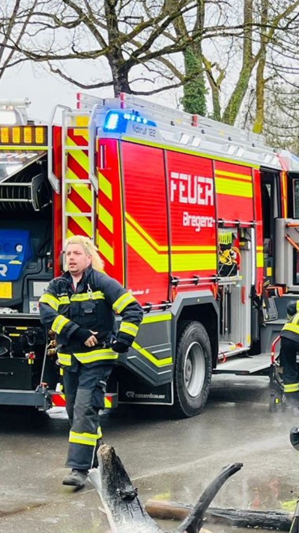 Gelagertes Schwemmholz wurde angezündet, aber rasch gelöscht.