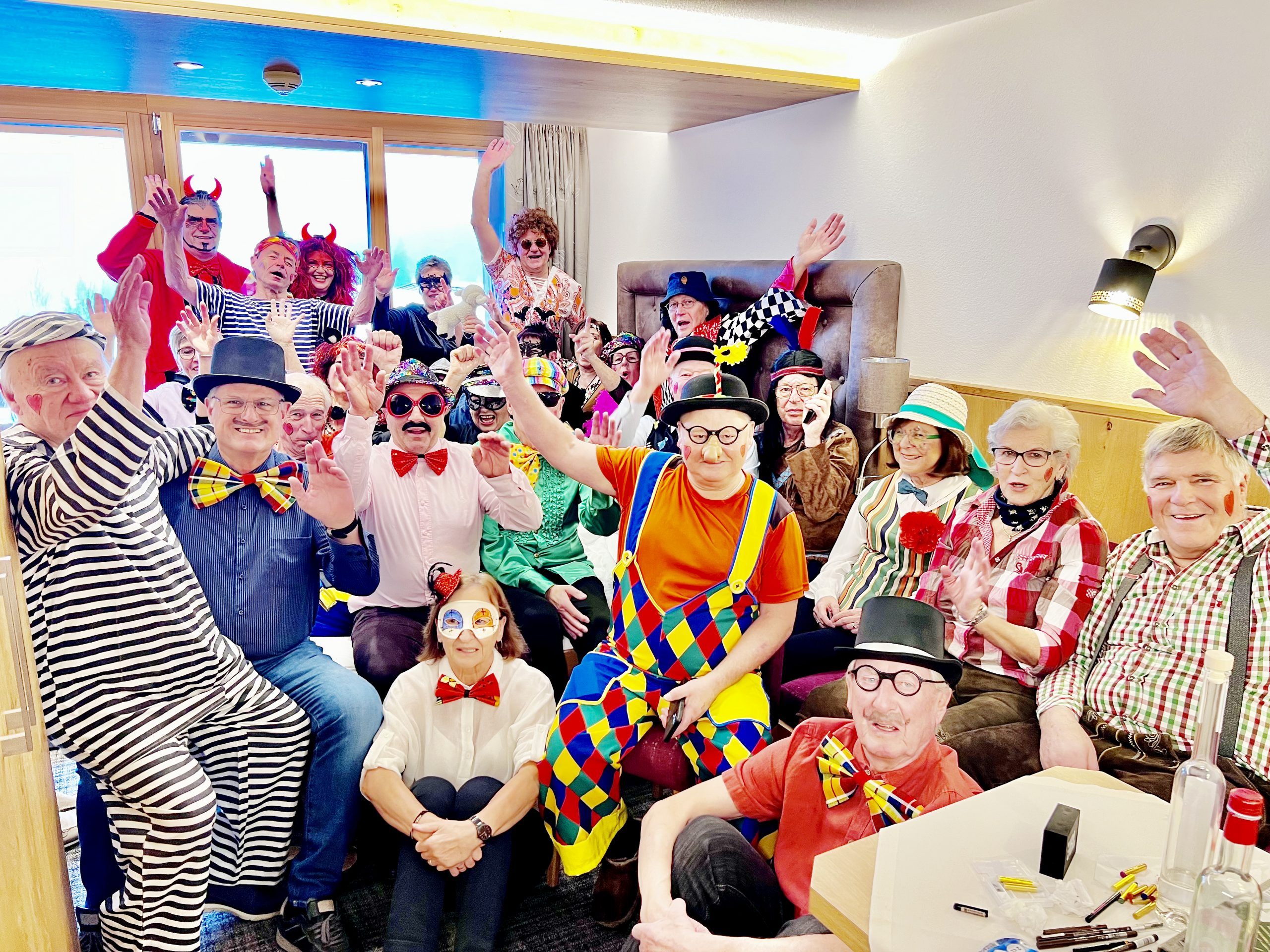 Beste Stimmung bei den Faschingsfreunden beim Kaffeekränzle bei der Skiwoche in Damüls