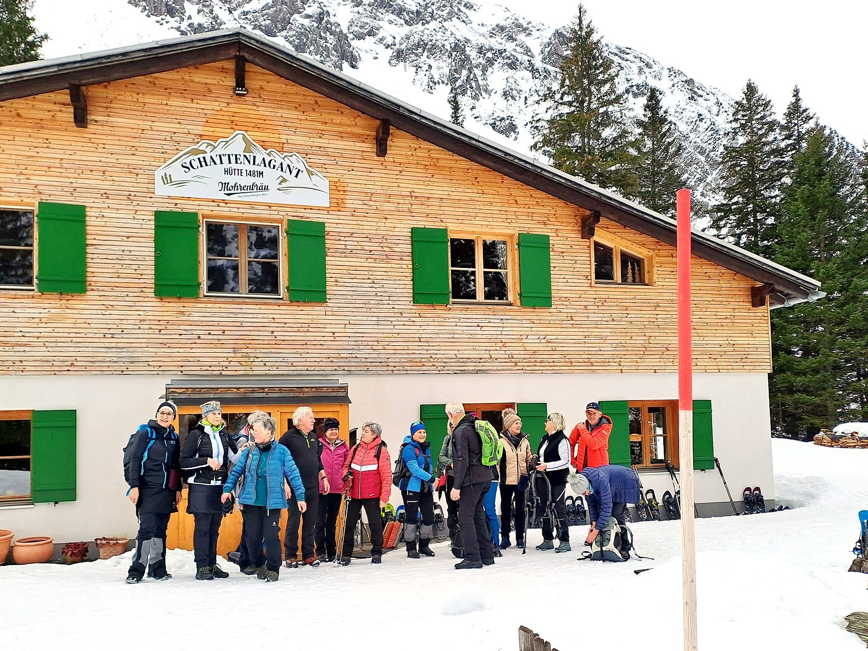 Die Wanderfreunde von VORARLBERG 50plus genossen die Schneeschuhwanderung nach Schattenlagant. Die Wanderfreunde von VORARLBERG 50plus genossen die Schneeschuhwanderung nach Schattenlagant.