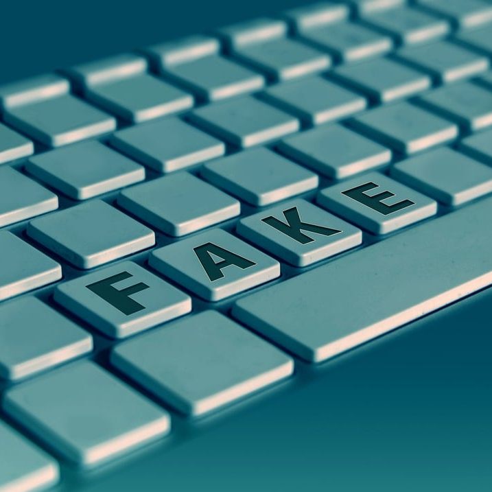 Fake-Bewertungen im Internet sorgen für Diskussionen.