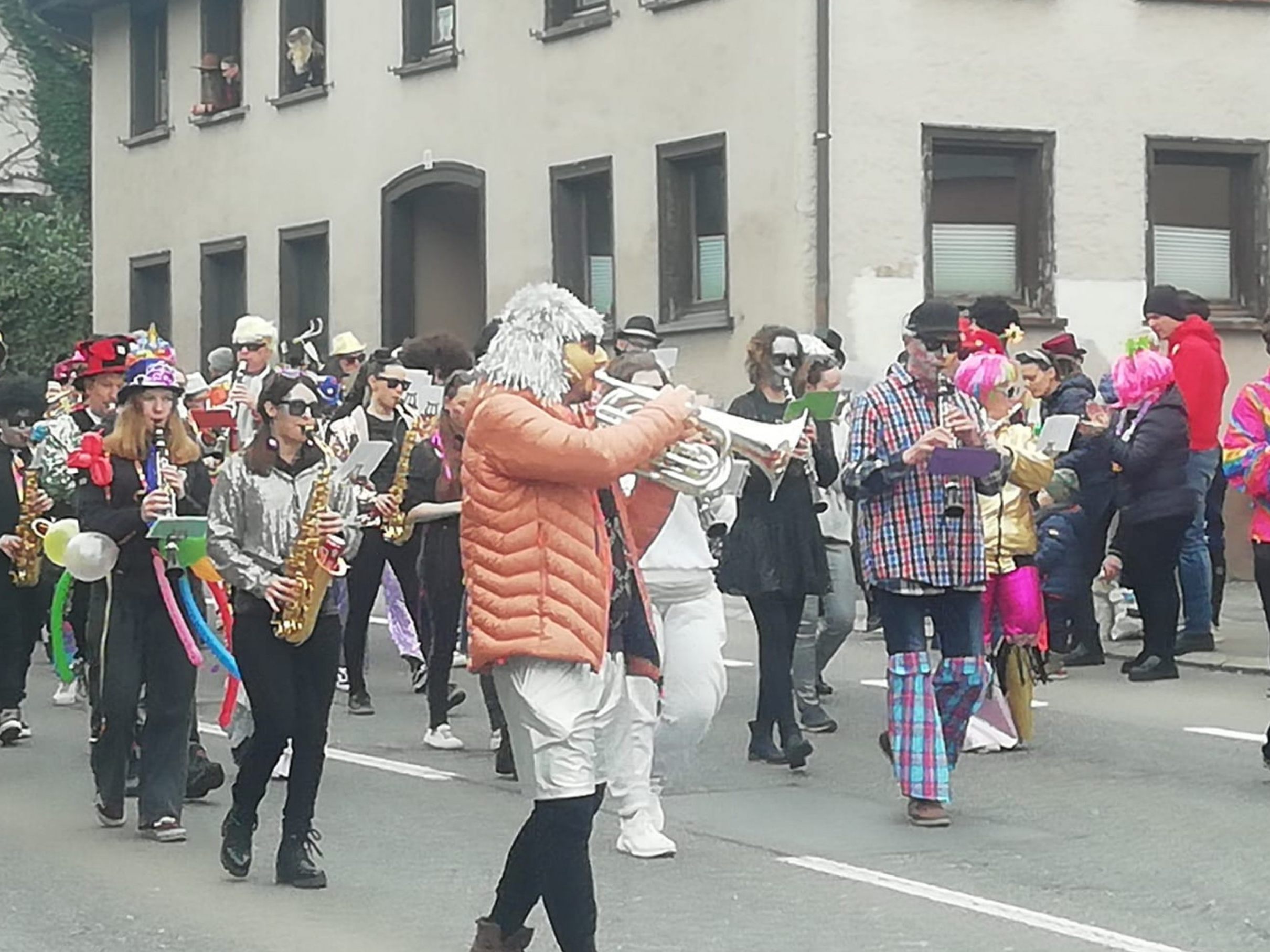 Der traditionelle Götzner Faschingsumzug sorgte für ordentlich närrisches Treiben in der Marktgemeinde