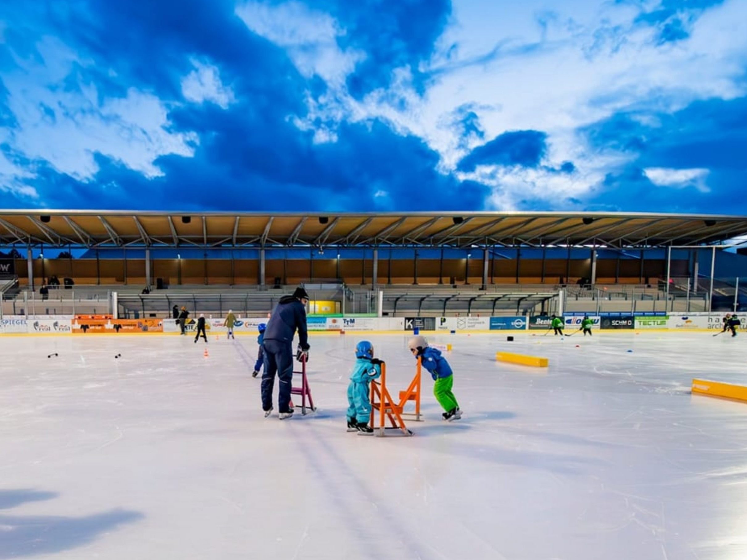Disco-Time auf dem Eis gibt es am Freitag im Emser Herrenriedstadion. Disco-Time auf dem Eis gibt es am Freitag im Emser Herrenriedstadion.