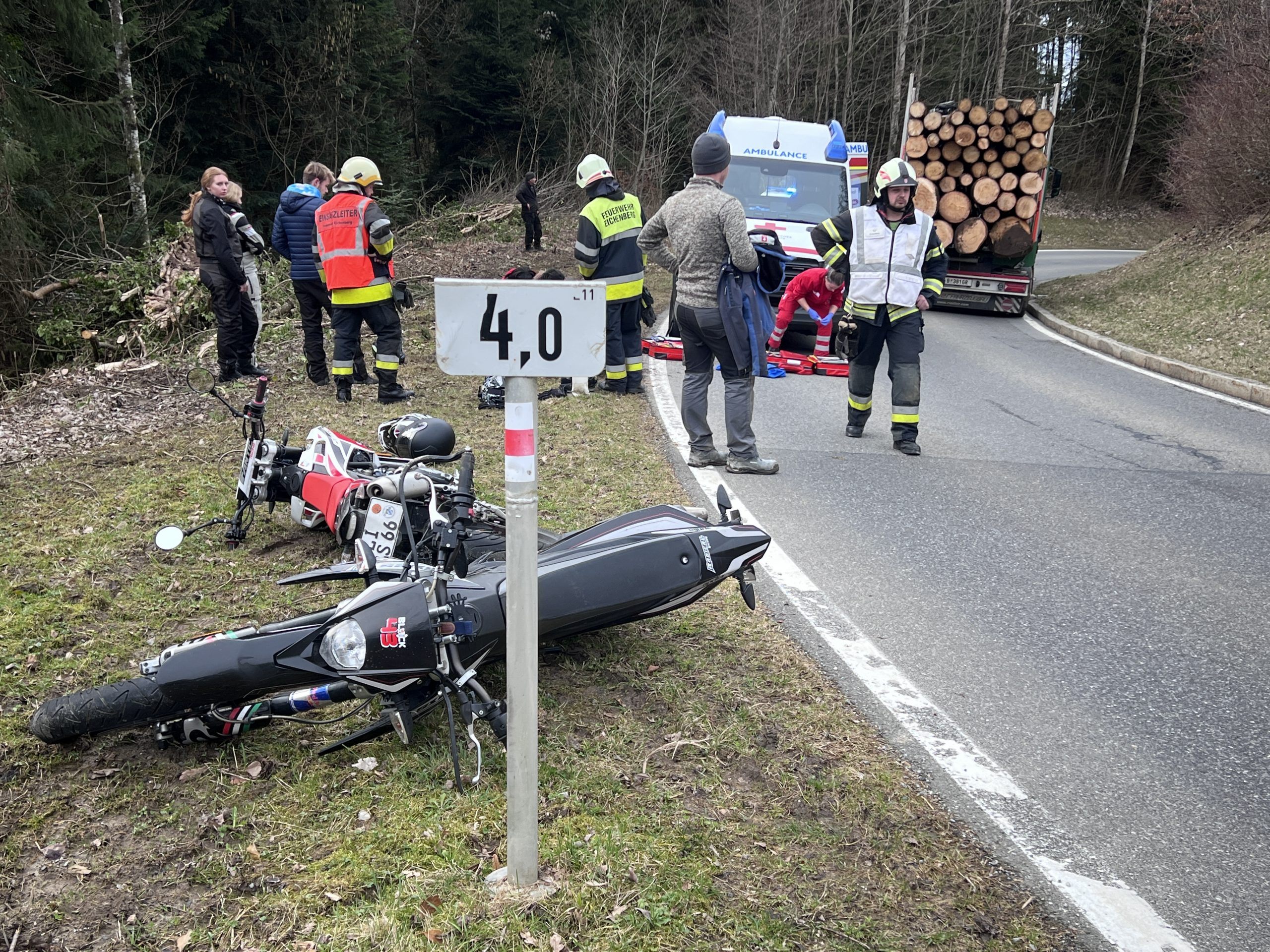 Ein 17-Jähriger wurde bei einem Unfall in Eicherberg verletzt.