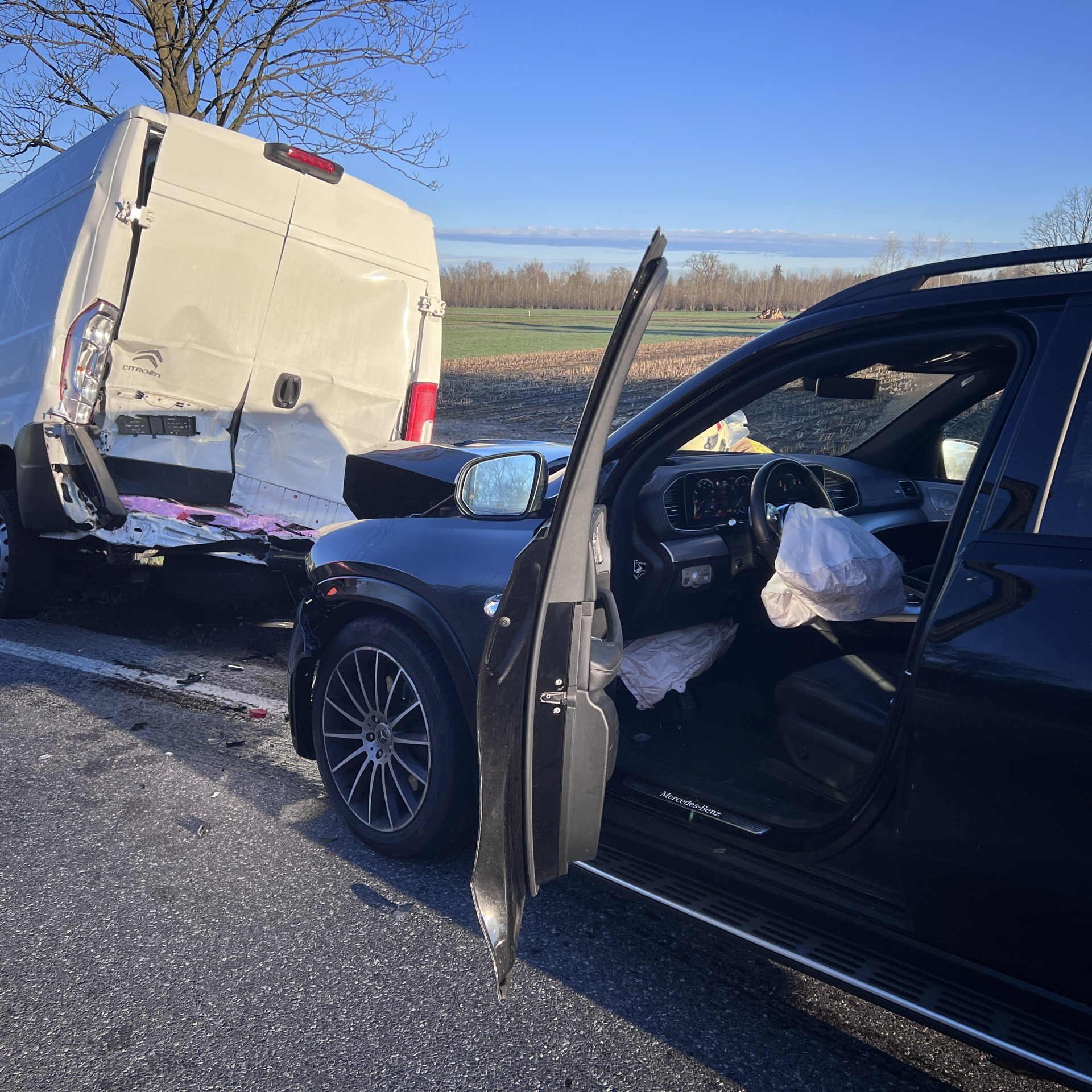 Zwei Pkw krachten ineinander.