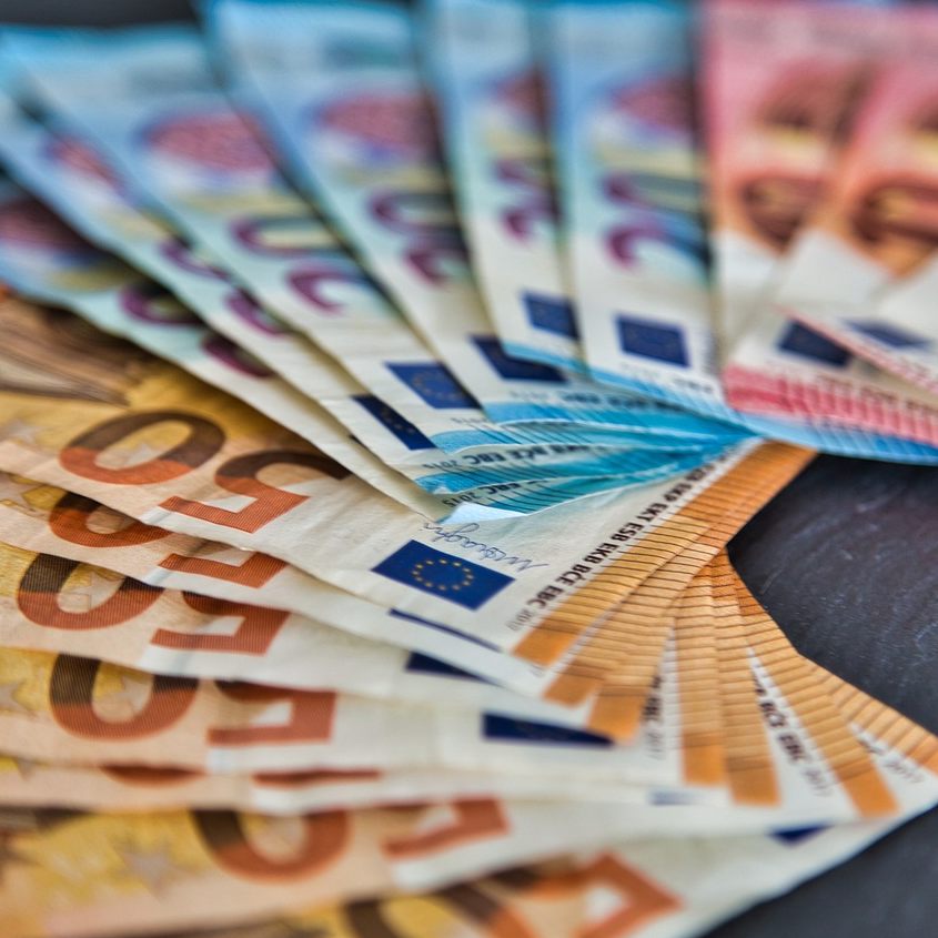 Eine Einigung auf einen IT-KV bringt den Beschäftigten mehr Gehalt.