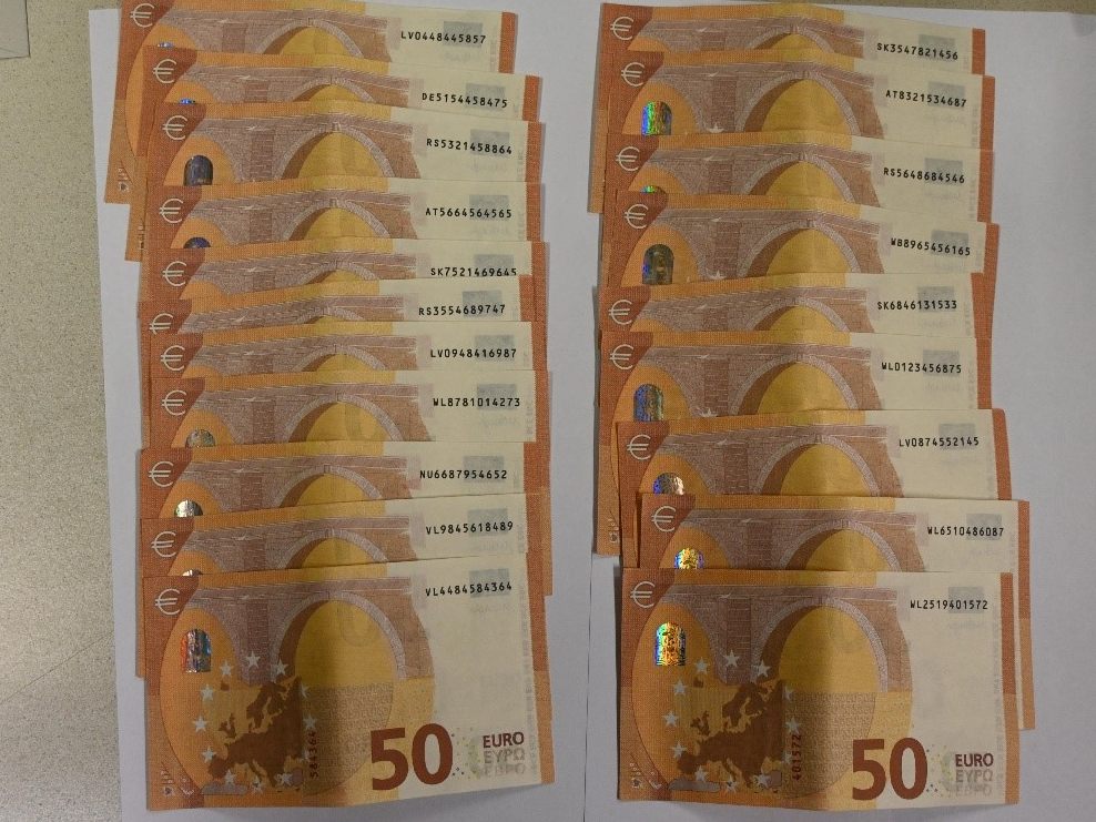 Die Polizei stellte 1.350 Euro Falschgeld sicher. Die Polizei stellte 1.350 Euro Falschgeld sicher.