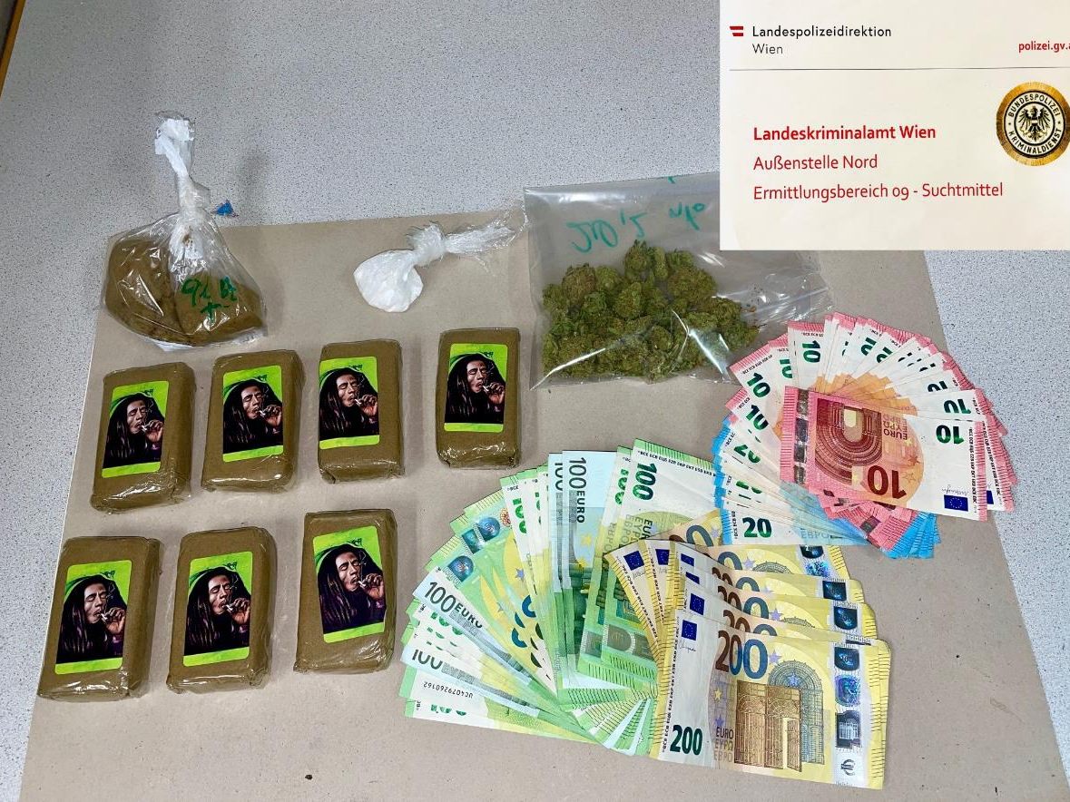 In der Wohnung wurden diverse Suchmittel und Bargeld sichergestellt. In der Wohnung wurden diverse Suchmittel und Bargeld sichergestellt.