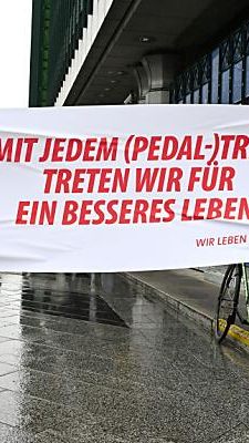 Die Fahrradboten erhöhen den Druck für bessere Bezahlung