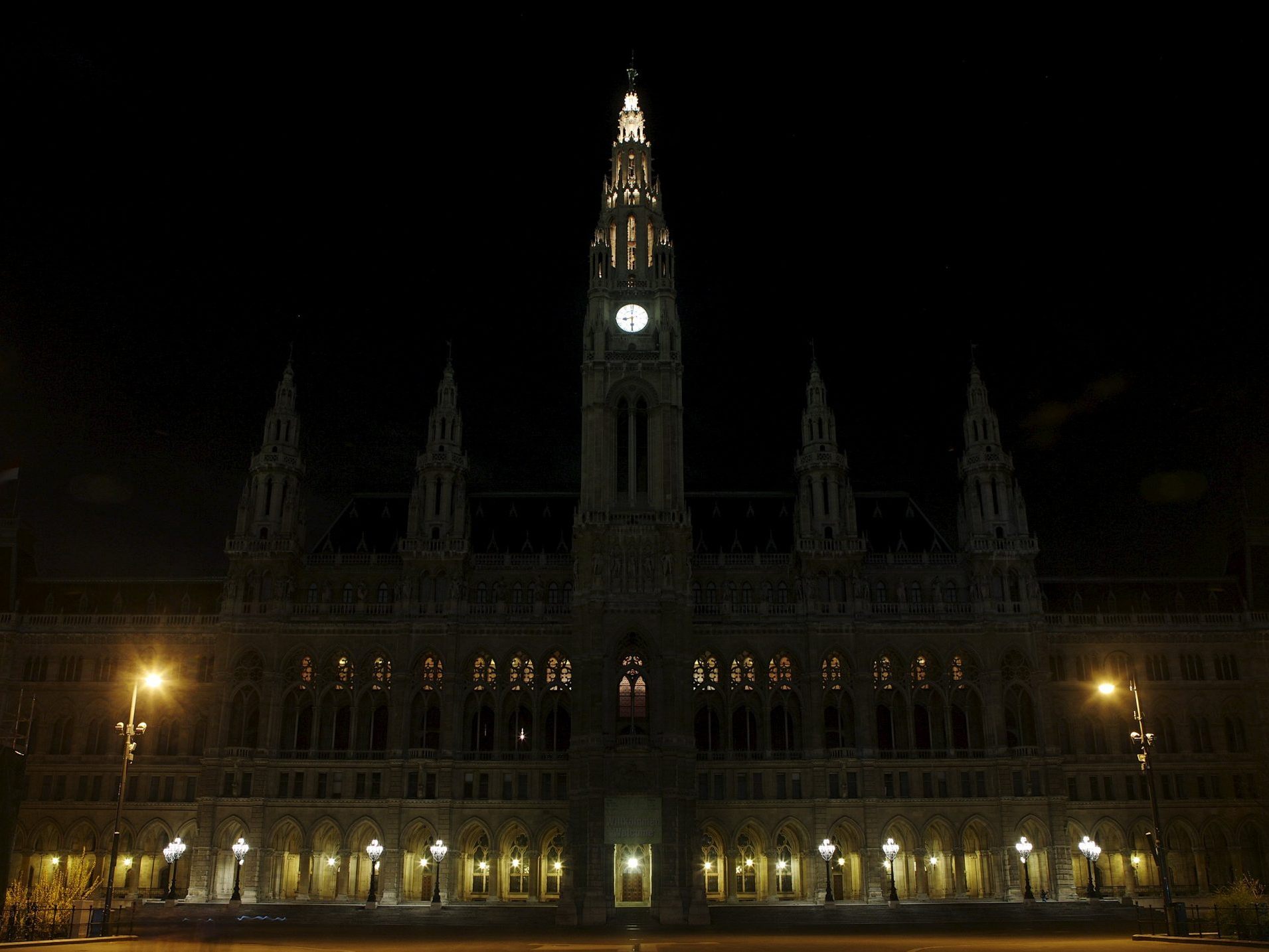 Im Wiener Rathaus heißt es für eine Stunde "Licht aus". Im Wiener Rathaus heißt es für eine Stunde "Licht aus".