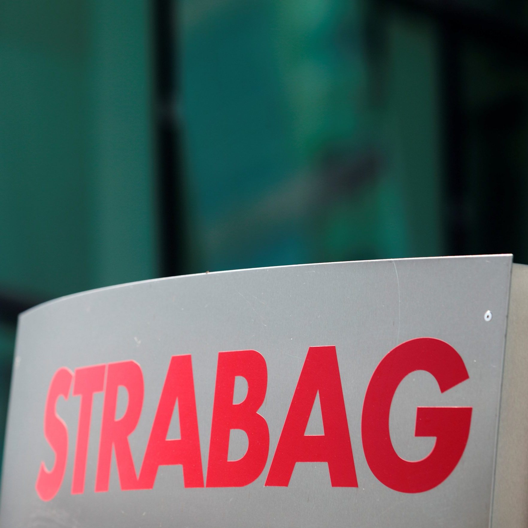 Deripaska überträgt 24,1-Prozent-Strabag-Anteil an russische Iliadis.