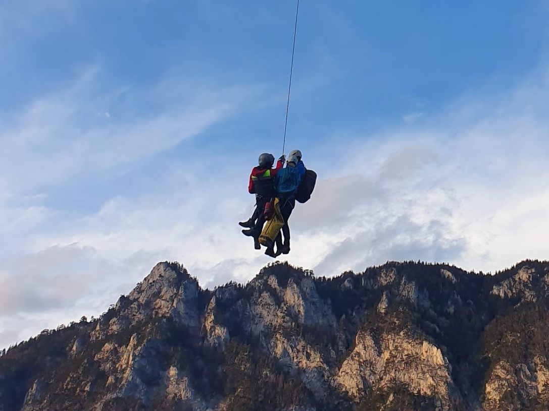 Zwei 25-Jährige mussten auf der Rax per Hubschrauber am Tau gerettet worden.