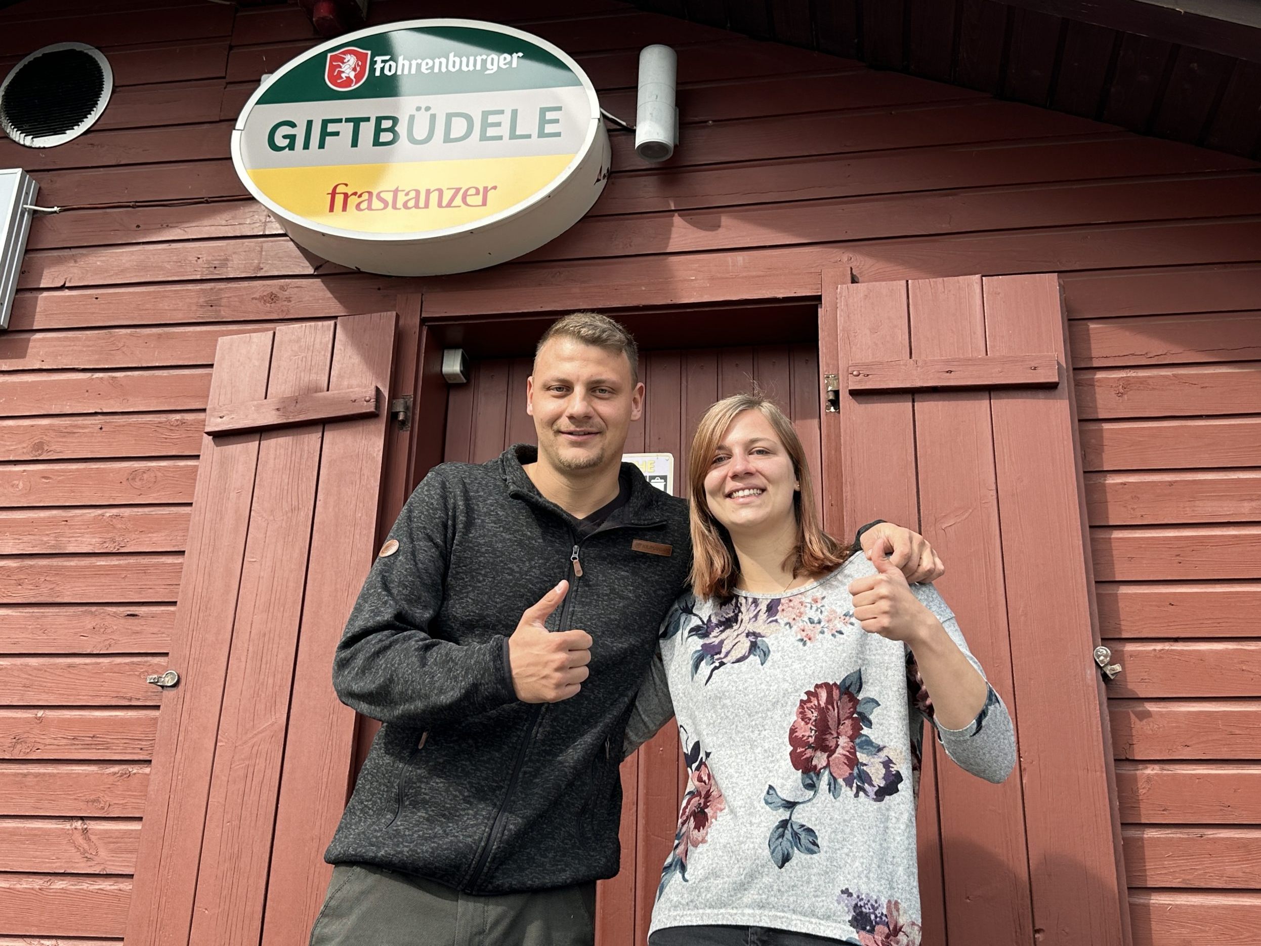 Aaron und Natascha sind das neue Team vom Giftbüdele. Aaron und Natascha sind das neue Team vom Giftbüdele.
