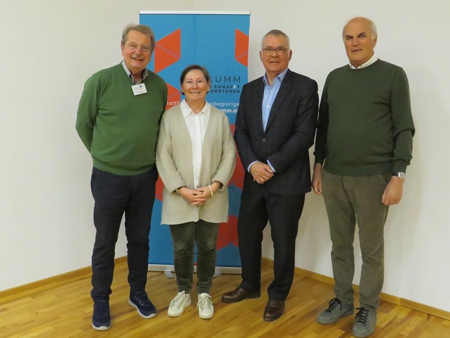 Im Bild der Vorstand mit dem Referenten v.l.n.r. Ferdinand Orschulik, Anna Franz, Dr. Karl Hagspiel und Anton Wirth Im Bild der Vorstand mit dem Referenten v.l.n.r. Ferdinand Orschulik, Anna Franz, Dr. Karl Hagspiel und Anton Wirth